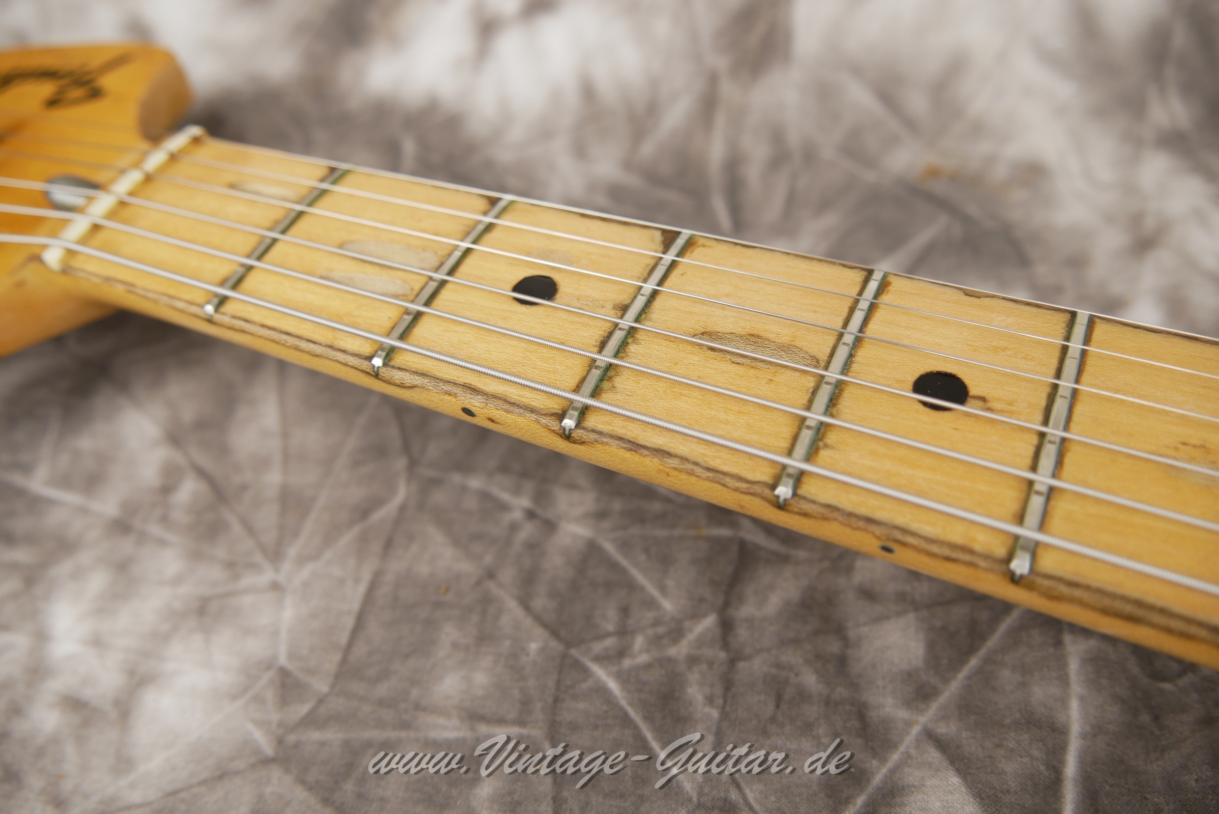 img/vintage/5767/Fende_Stratocaster_baujahr_1972_sunburst_usa-016.JPG