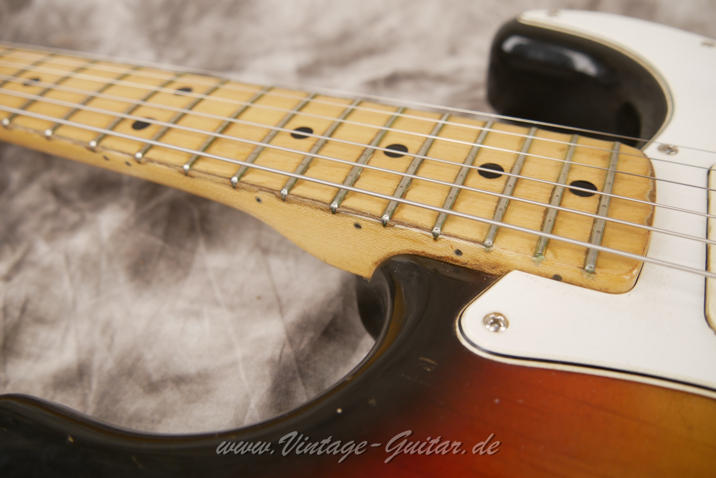 img/vintage/5767/Fende_Stratocaster_baujahr_1972_sunburst_usa-017.JPG