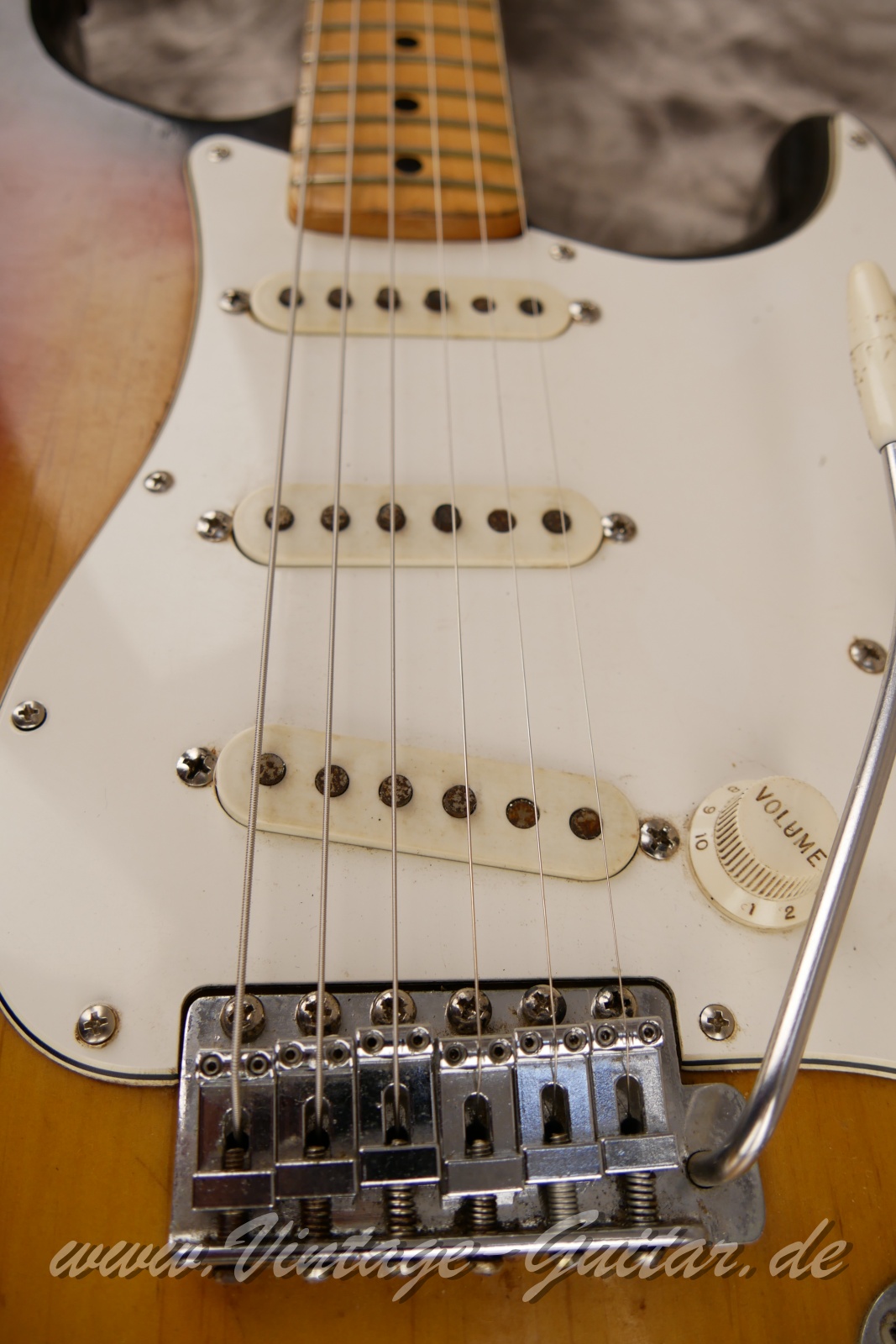 img/vintage/5767/Fende_Stratocaster_baujahr_1972_sunburst_usa-019.JPG