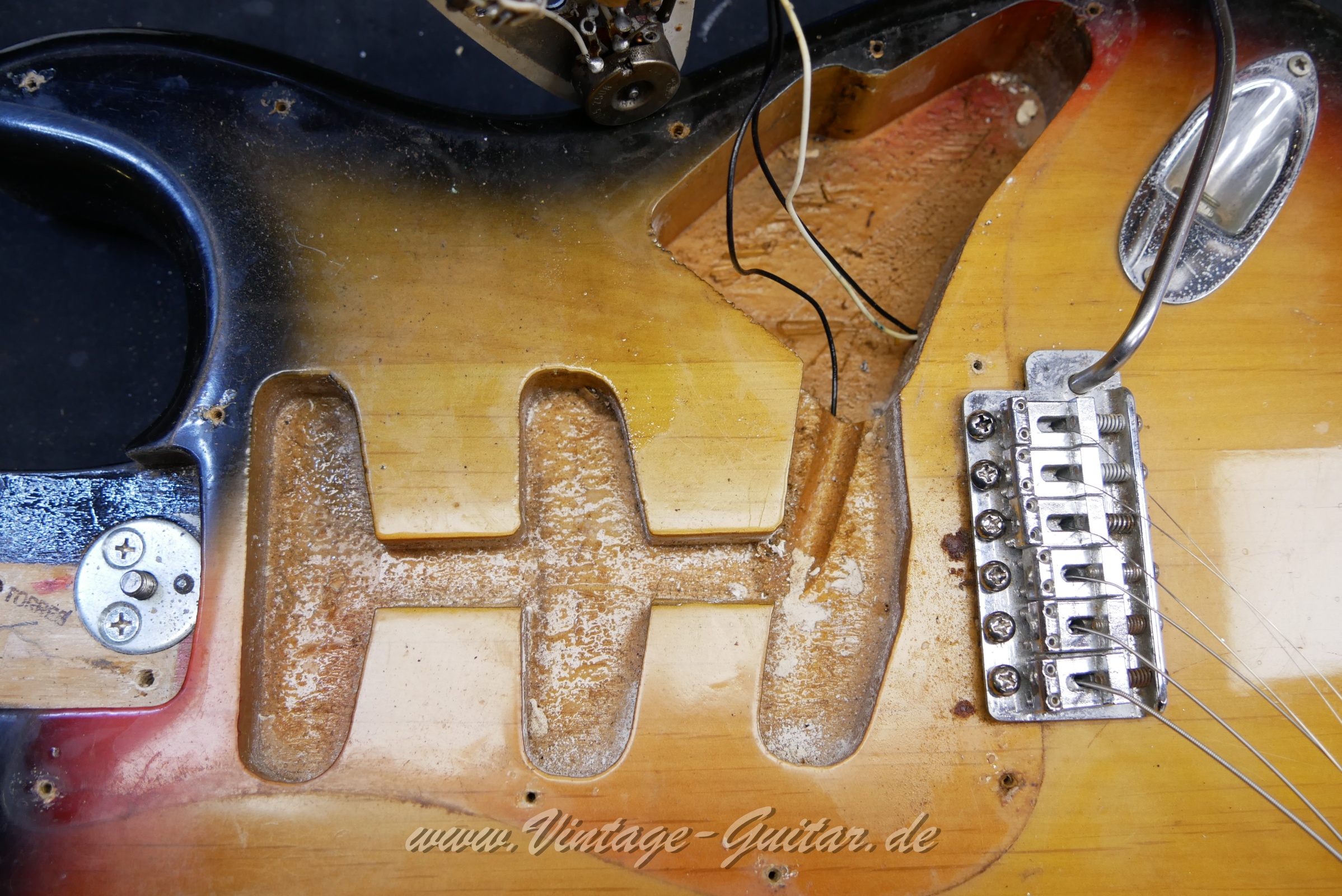 img/vintage/5767/Fende_Stratocaster_baujahr_1972_sunburst_usa-025.JPG