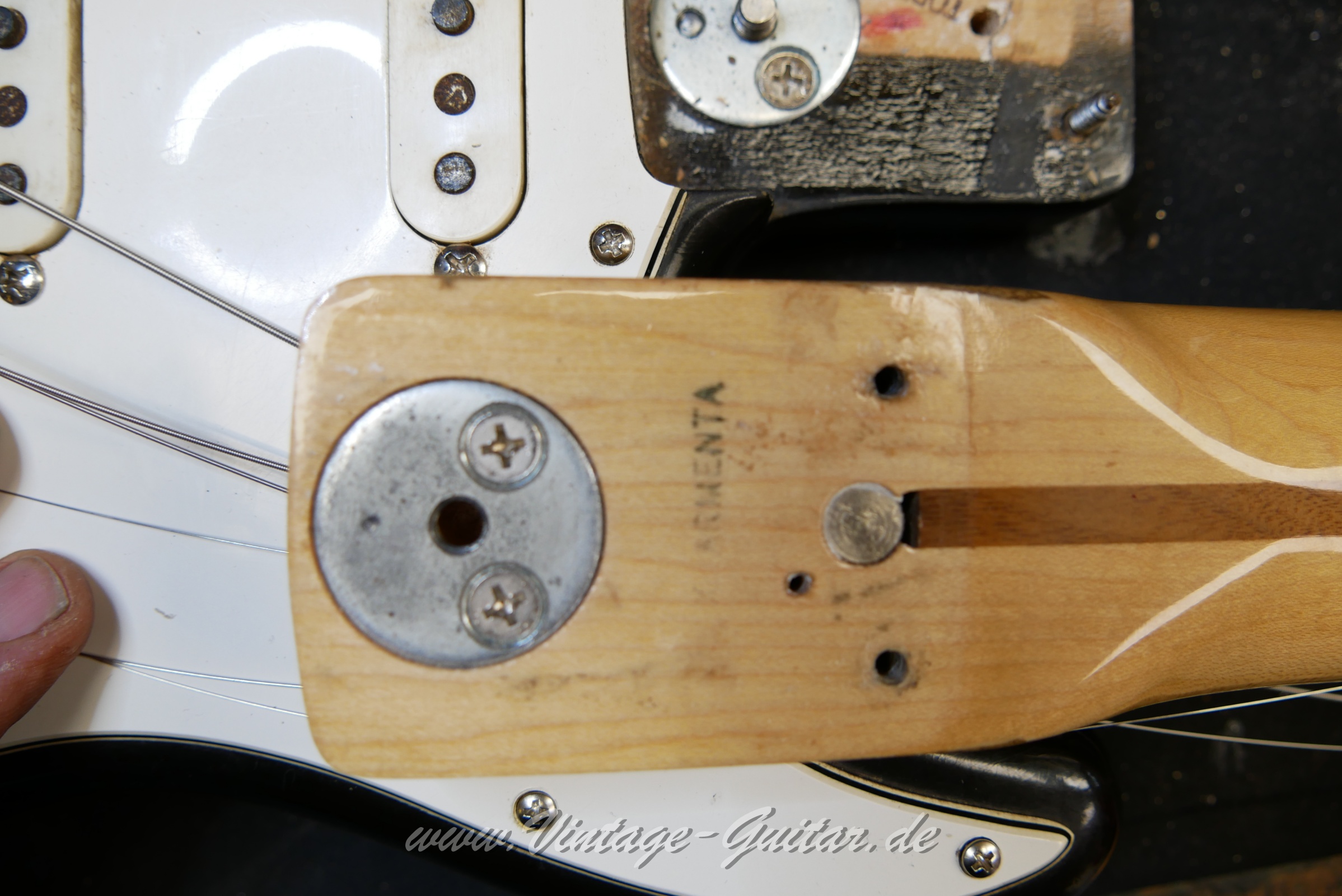 img/vintage/5767/Fende_Stratocaster_baujahr_1972_sunburst_usa-028.JPG