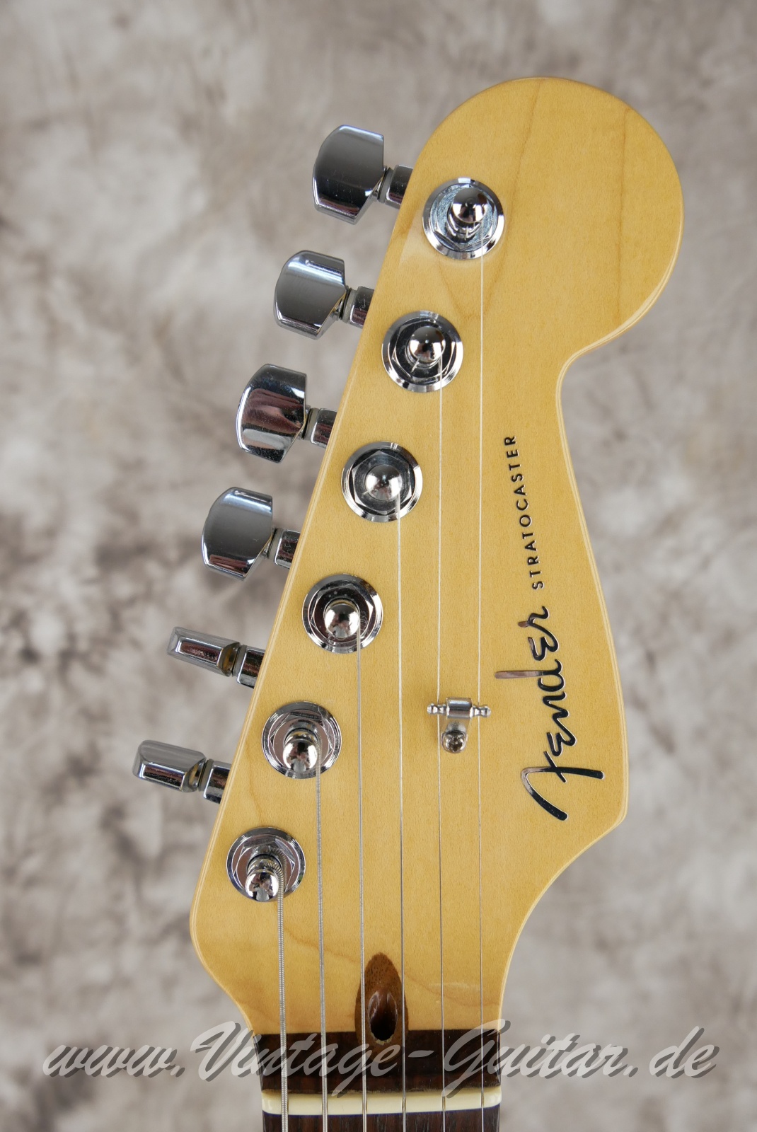 img/vintage/5772/Fender_Stratocastert_Deluxe_USA_transparent_red_1999-003.JPG