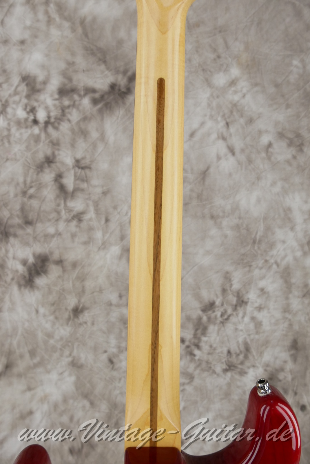 img/vintage/5772/Fender_Stratocastert_Deluxe_USA_transparent_red_1999-006.JPG