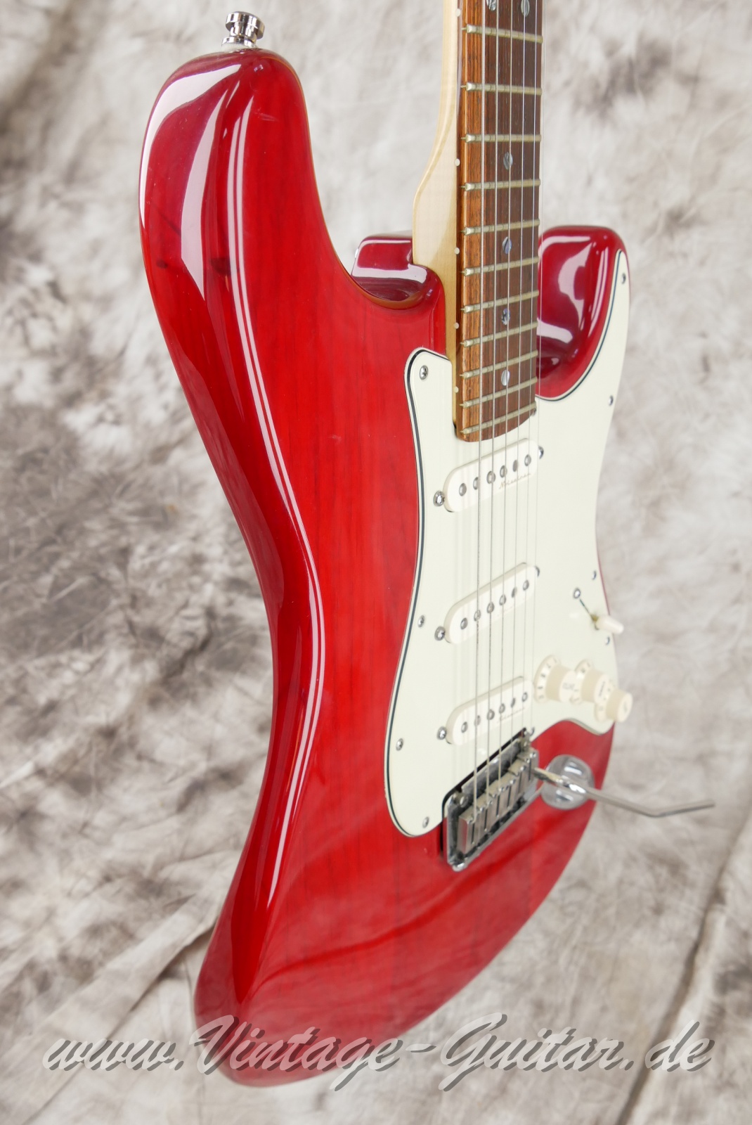 img/vintage/5772/Fender_Stratocastert_Deluxe_USA_transparent_red_1999-009.JPG