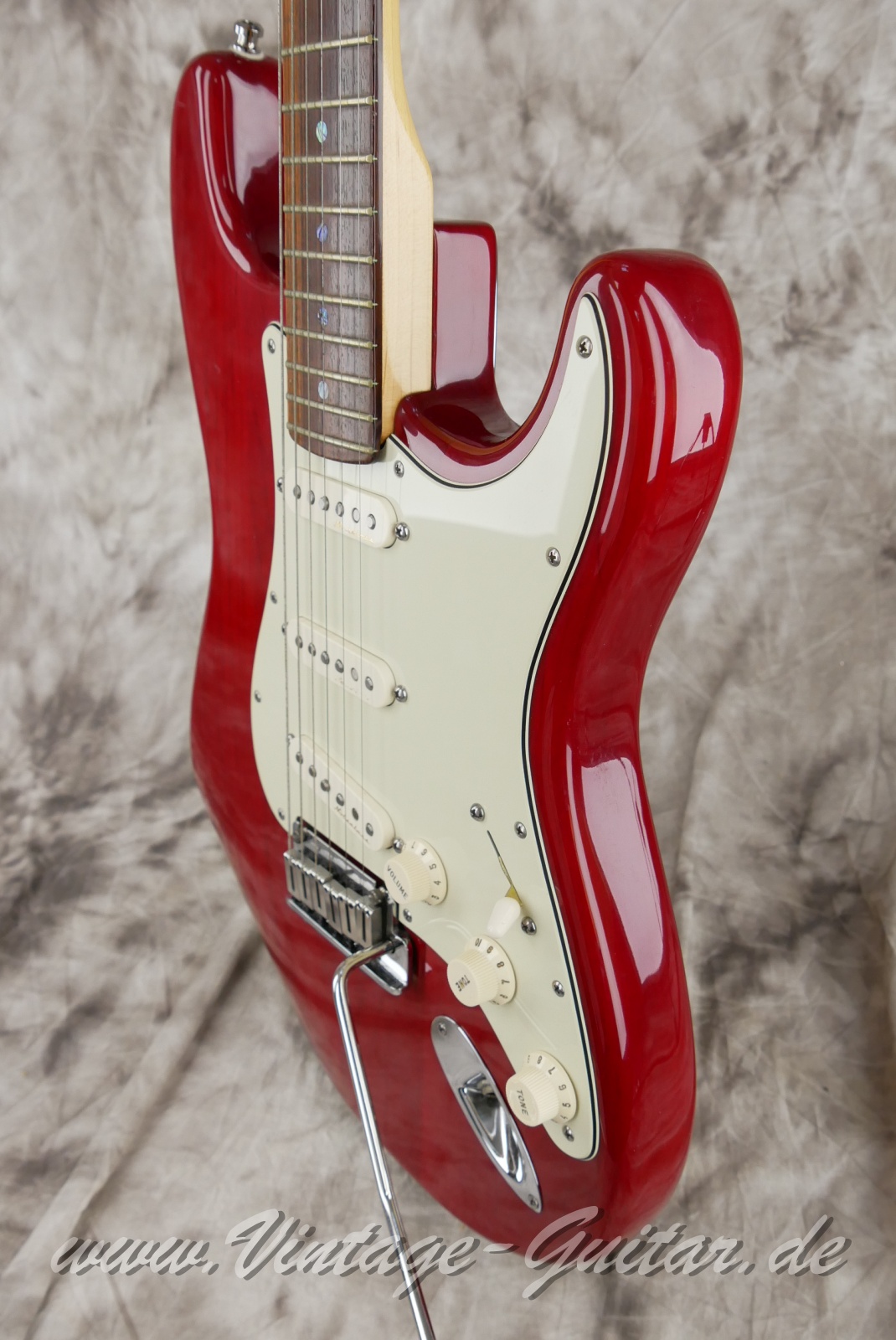 img/vintage/5772/Fender_Stratocastert_Deluxe_USA_transparent_red_1999-010.JPG