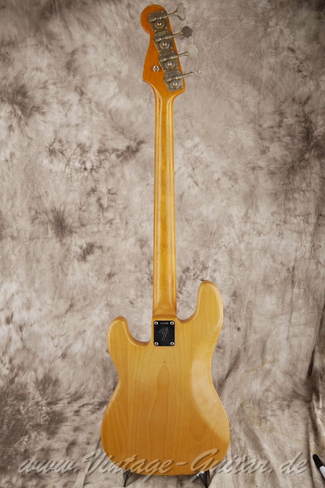 fender_precision_natural_stripped_baujahr_1966_usa-002.jpg