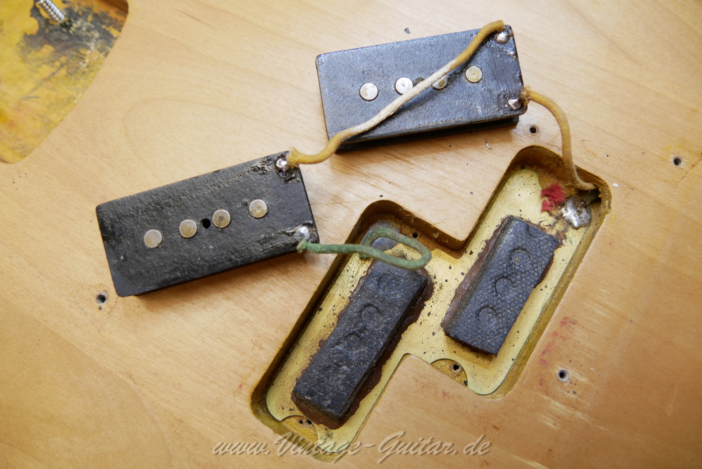 fender_precision_natural_stripped_baujahr_1966_usa-019.jpg