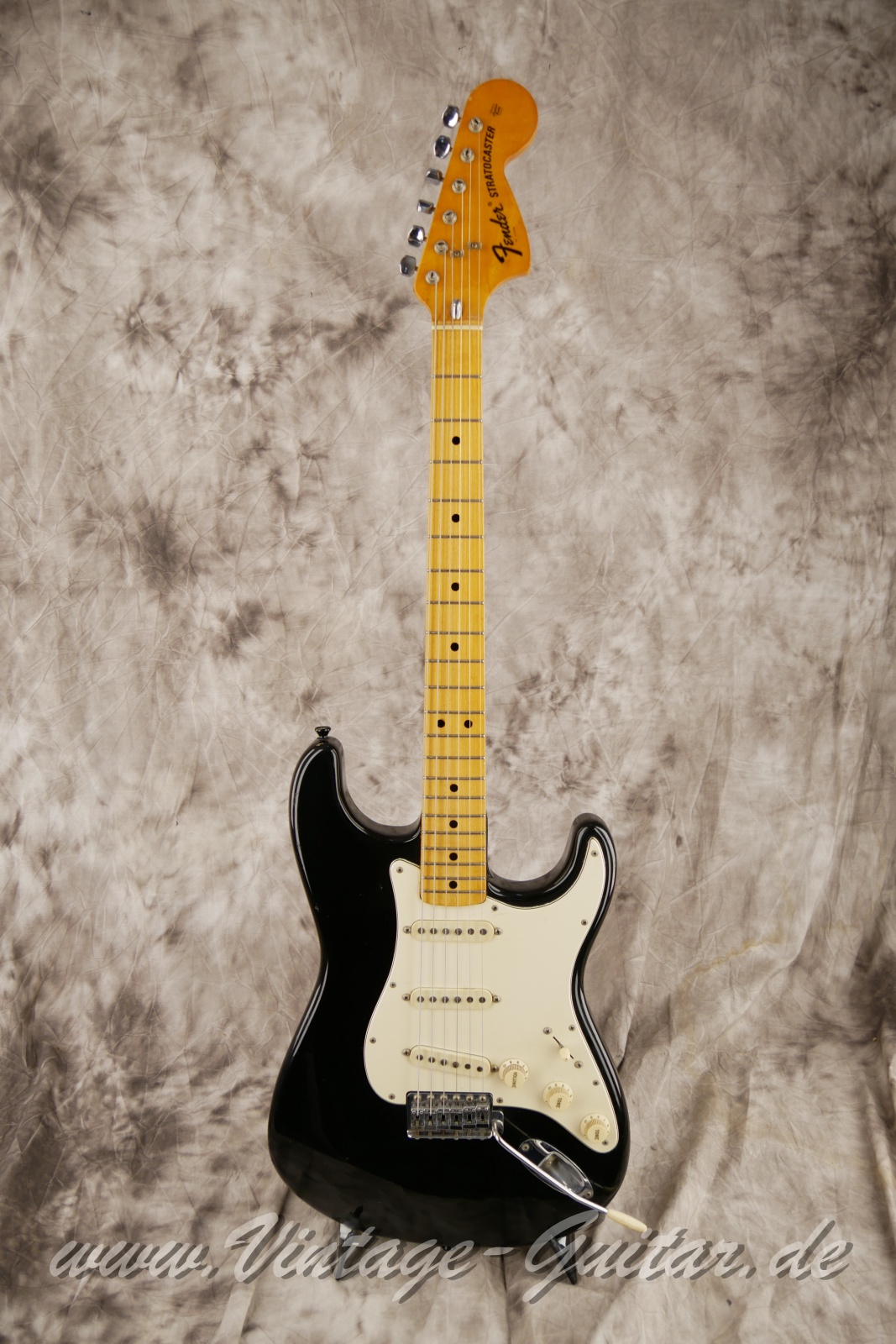 img/vintage/5777/Fender_stratocaste_baujahr_1973_black_USA-001.JPG