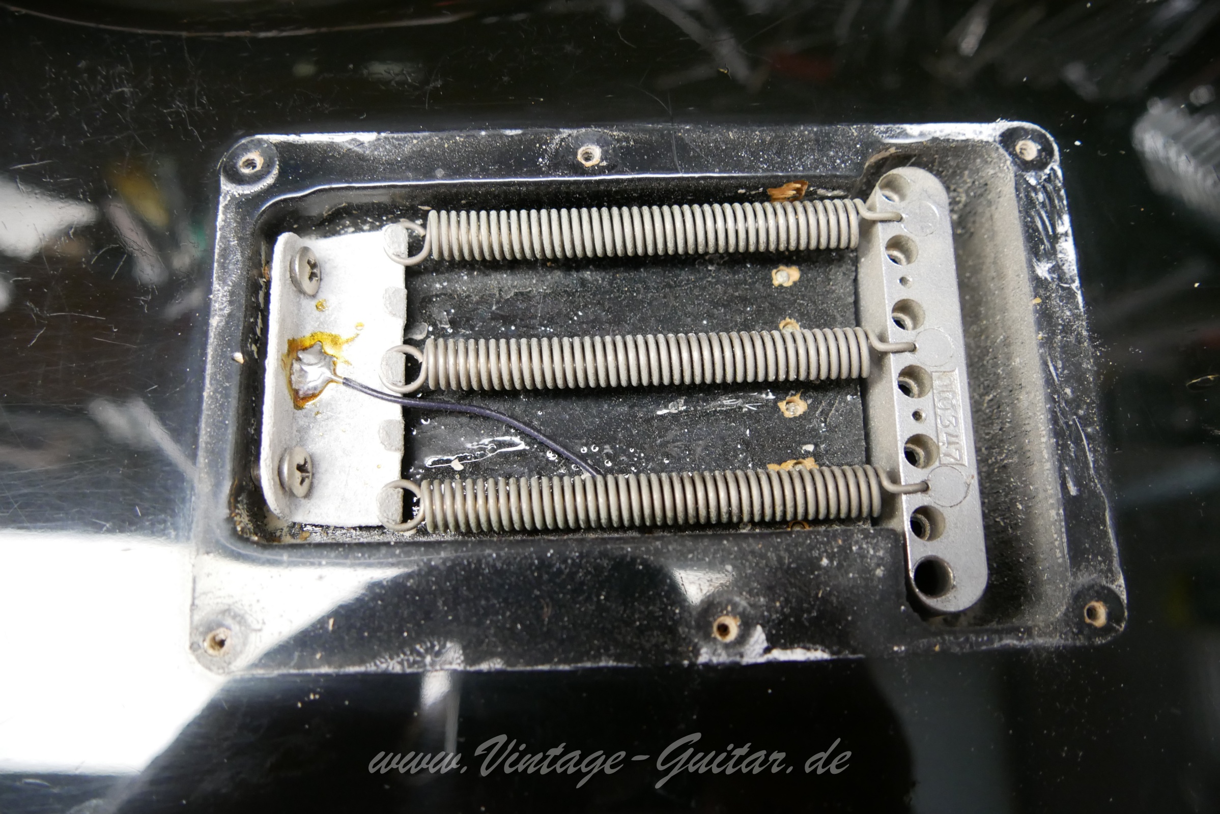 img/vintage/5777/Fender_stratocaste_baujahr_1973_black_USA-025.JPG