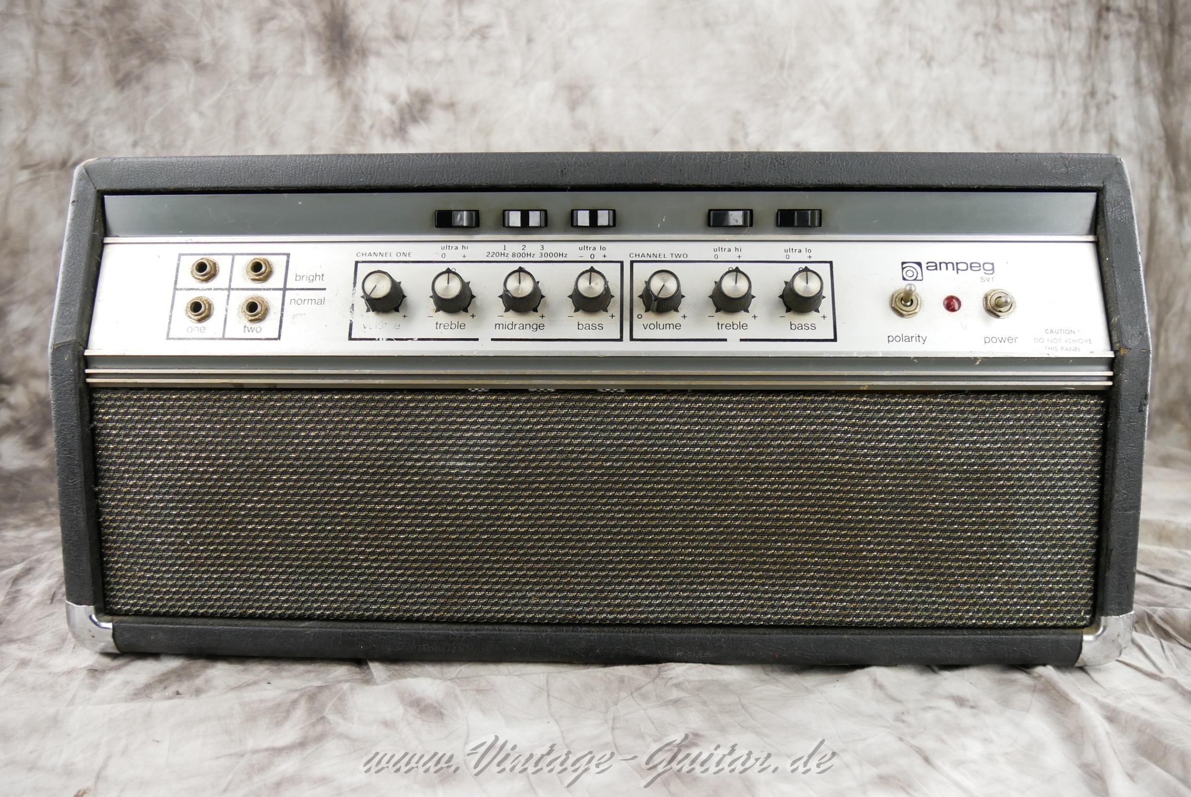 Ampeg_SVT_1973_USA_blacktolex_300W-01.jpg