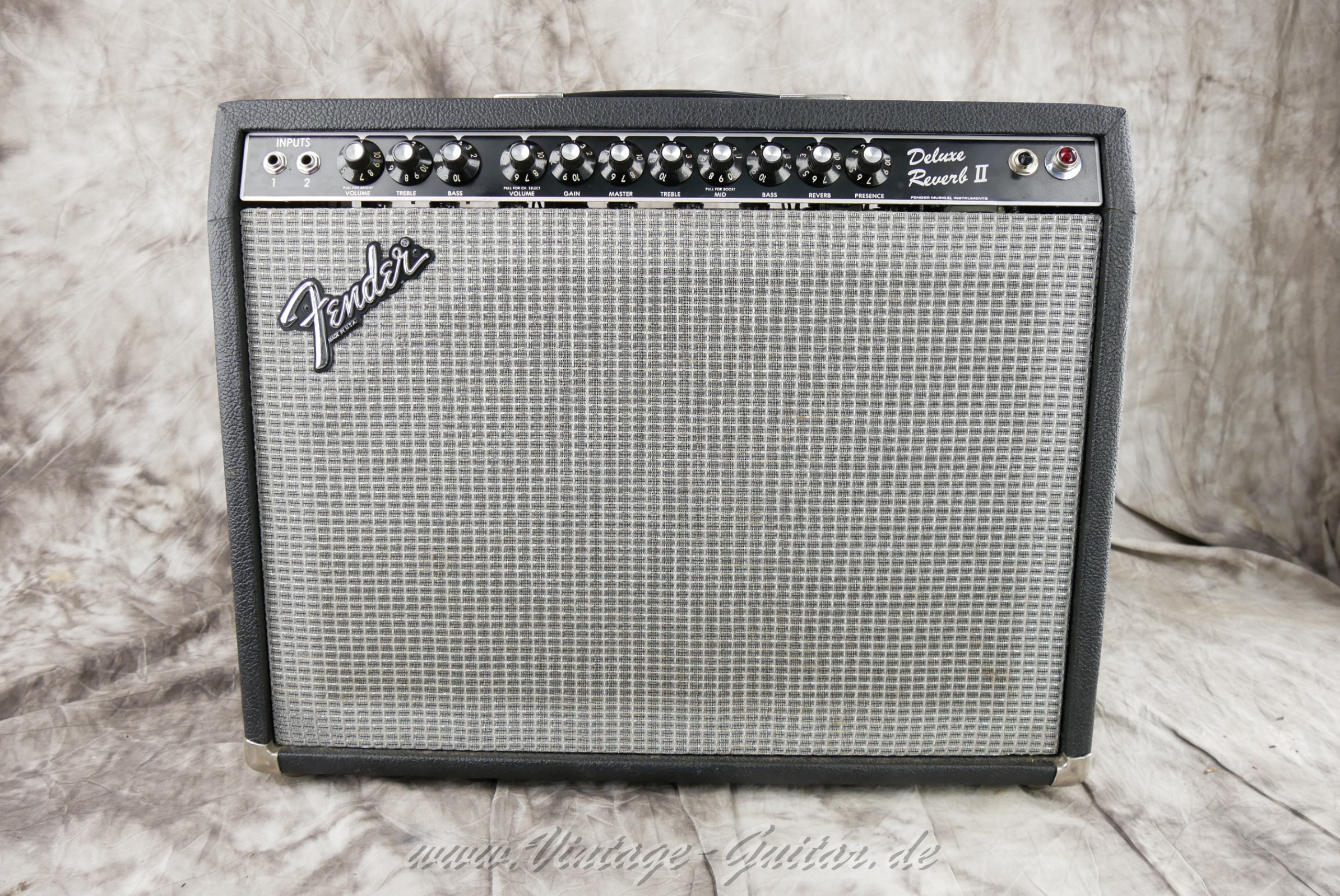Fender_Deluxe_Reverb_1982_black_tolex-01.jpg