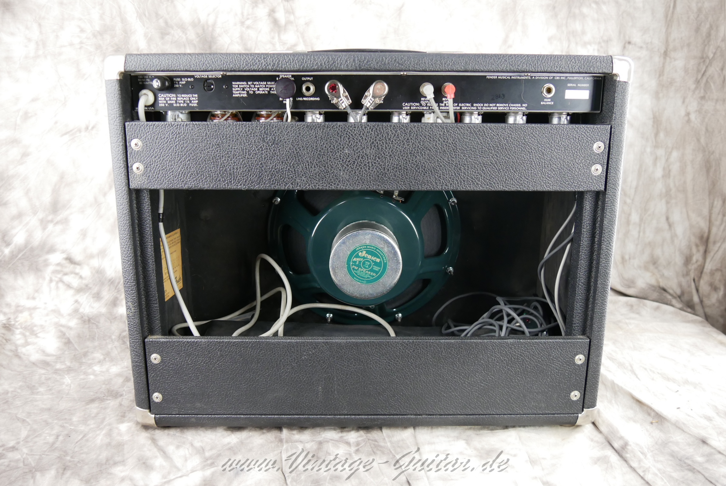 Fender_Deluxe_Reverb_1982_black_tolex-02.jpg