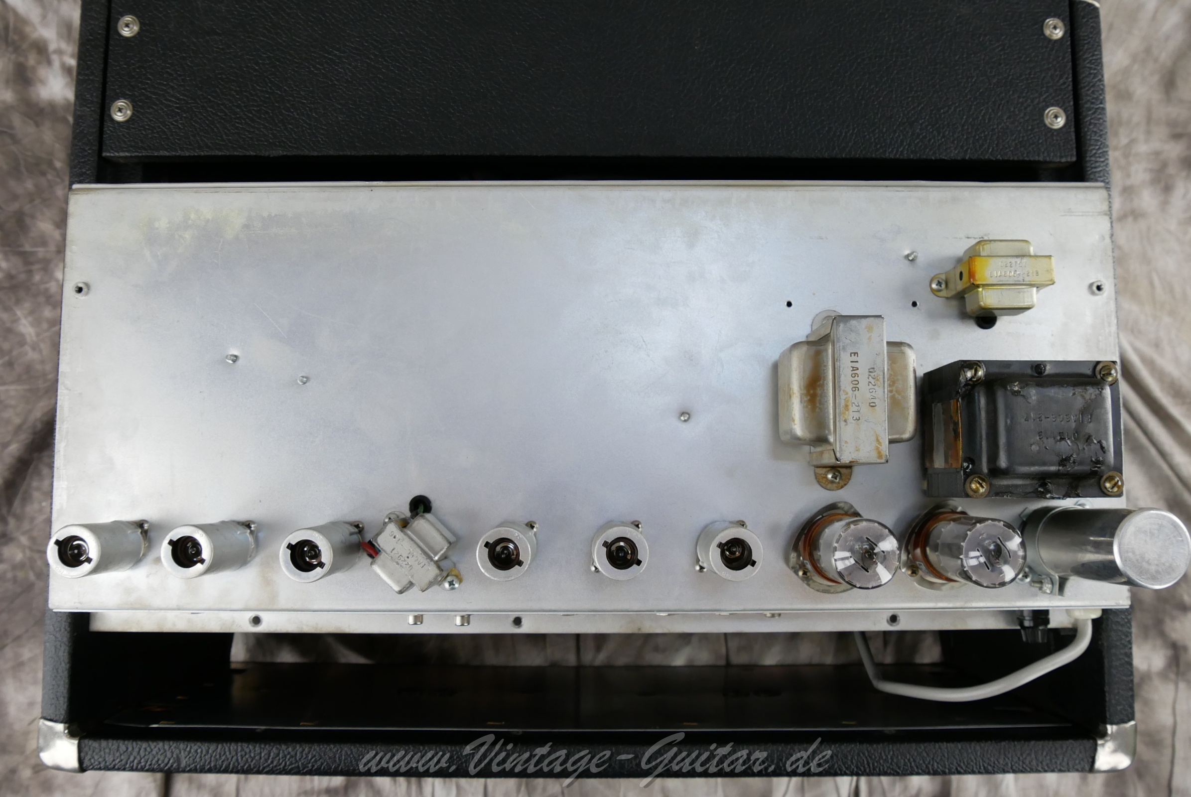 Fender_Deluxe_Reverb_1982_black_tolex-05.jpg
