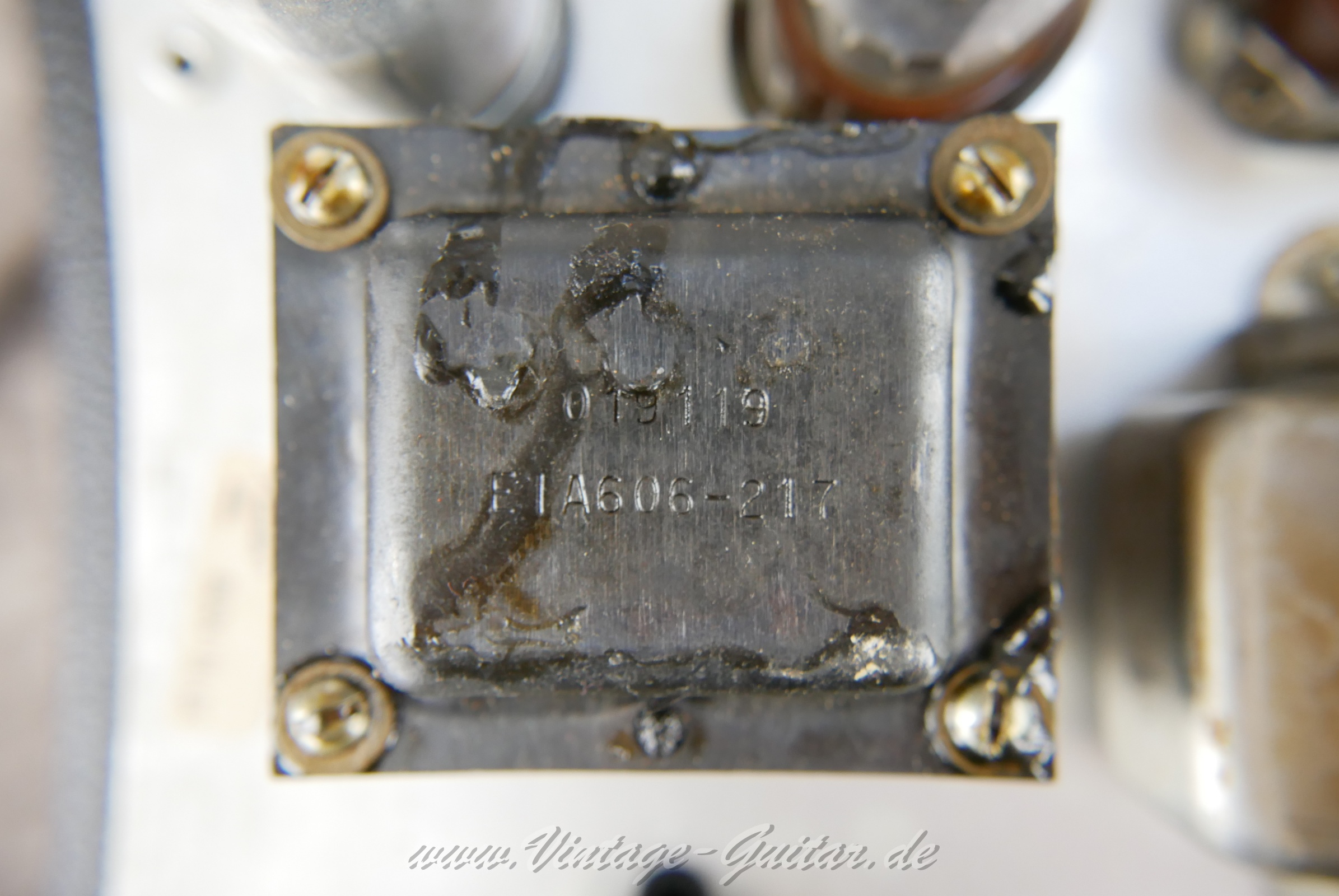 Fender_Deluxe_Reverb_1982_black_tolex-11.jpg