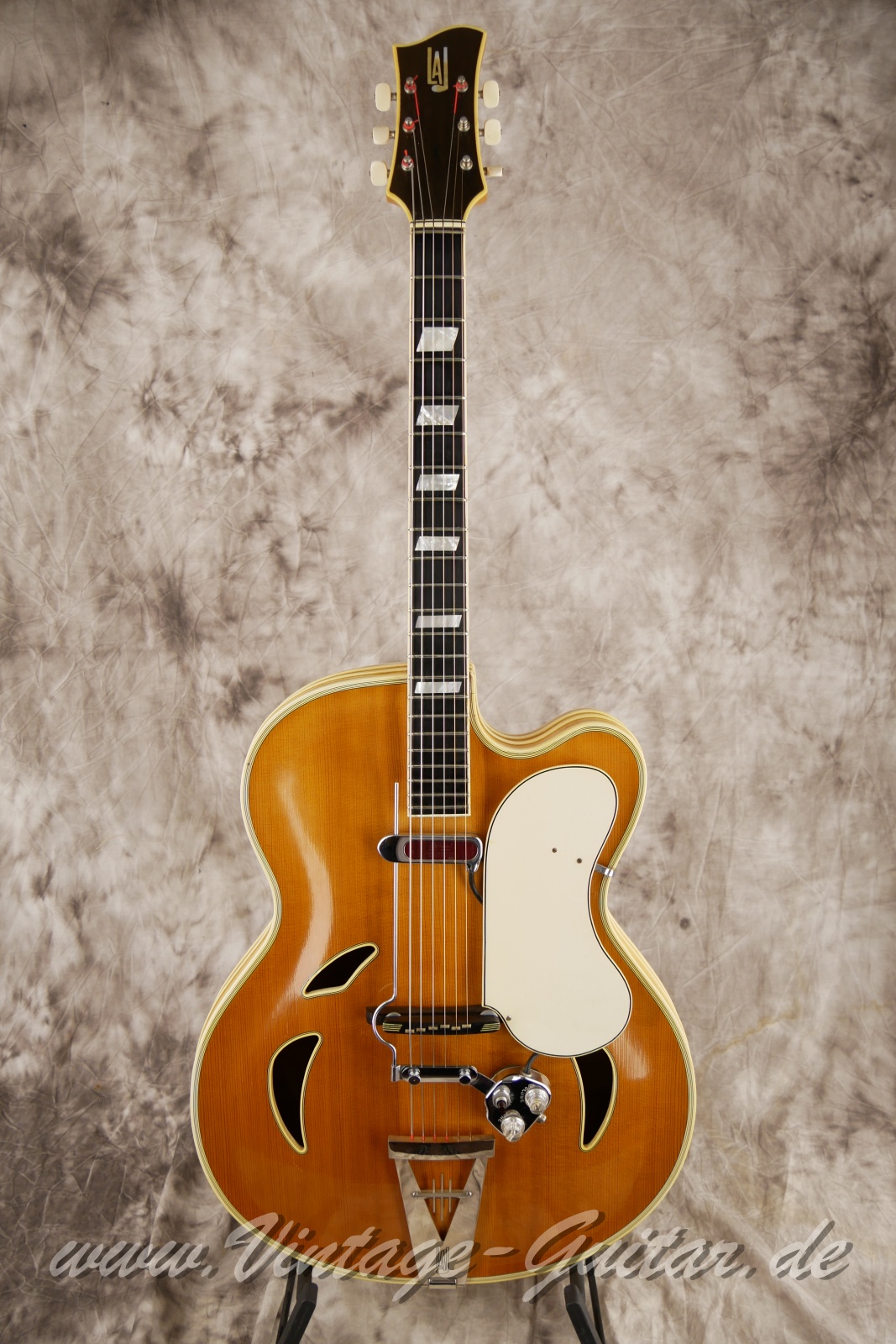 img/vintage/5784/Artur_Lang_Deluxe_DeArmond_natural_germany-001.JPG