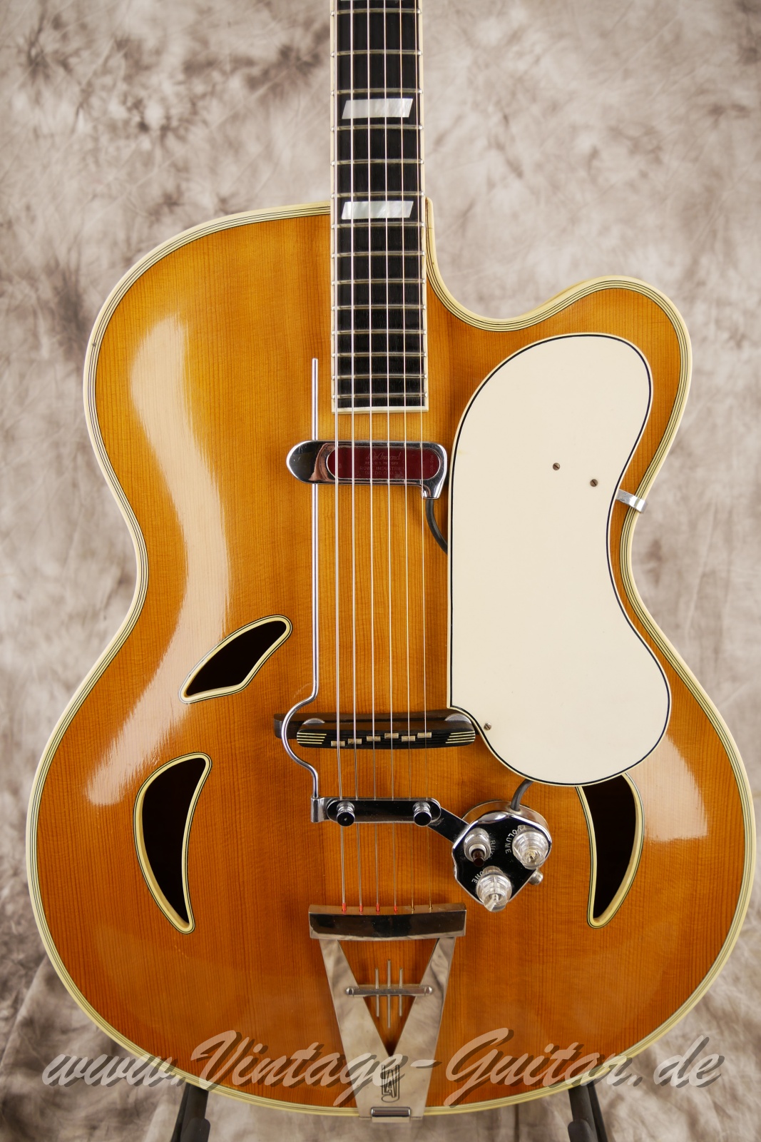 img/vintage/5784/Artur_Lang_Deluxe_DeArmond_natural_germany-007.JPG