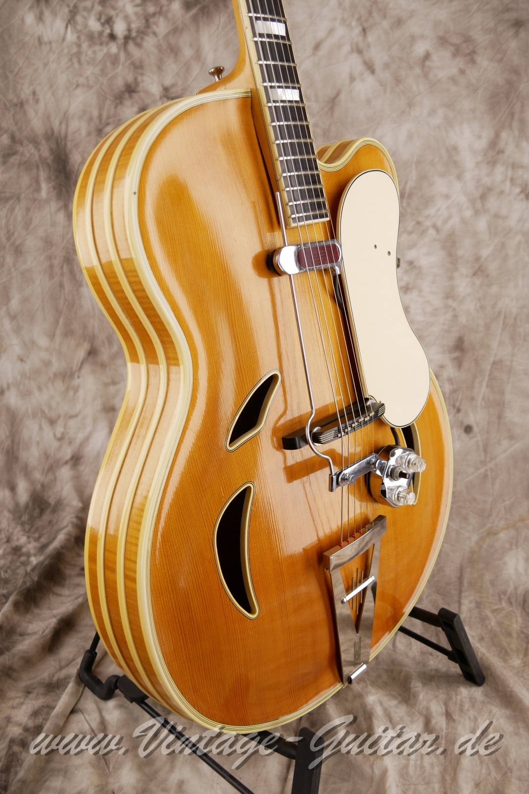 img/vintage/5784/Artur_Lang_Deluxe_DeArmond_natural_germany-009.JPG