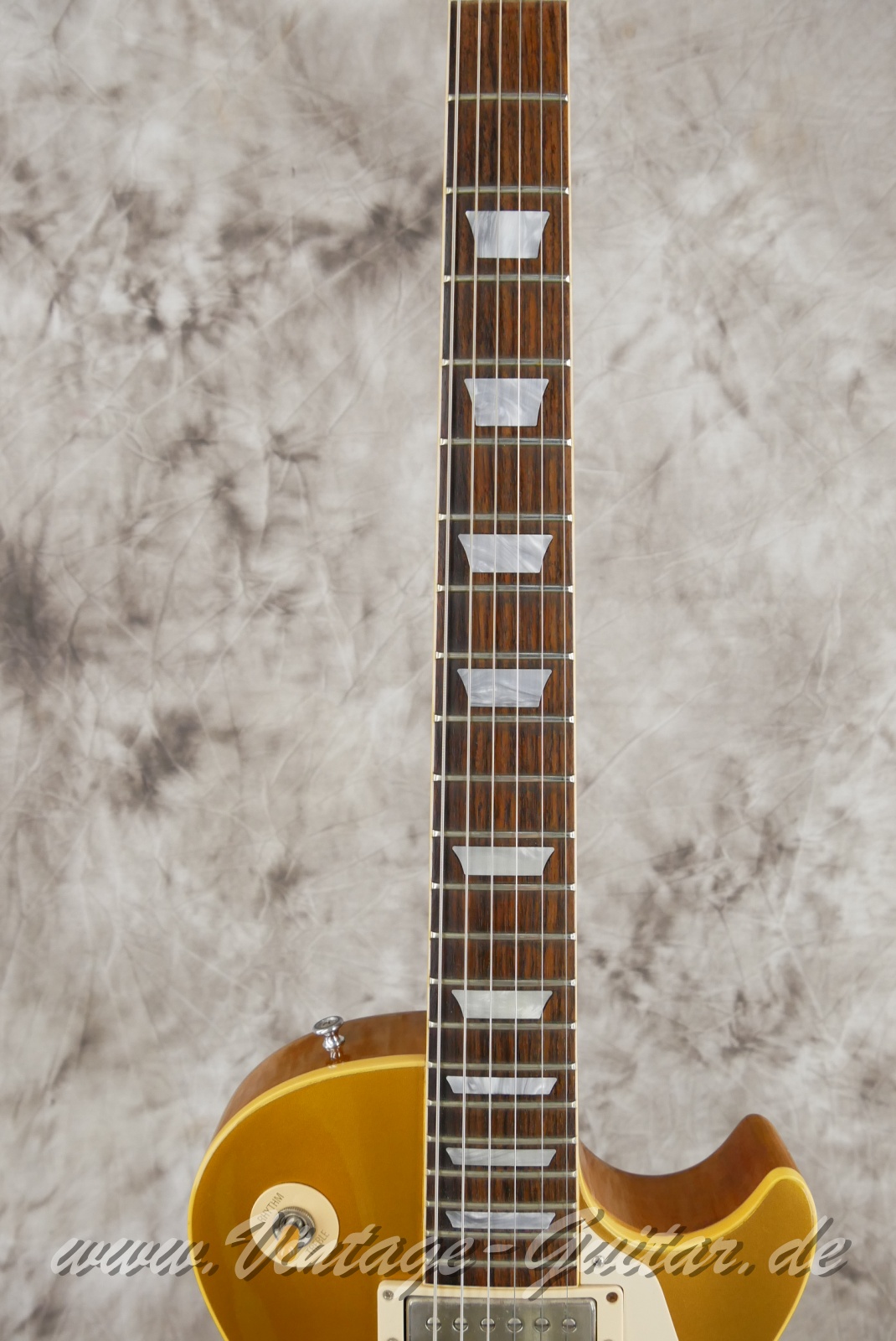 img/vintage/5785/Gibson_Les_Paul_Standard_57_Reissue_Custom_Shop_Goldtop_USA_2001-005.JPG