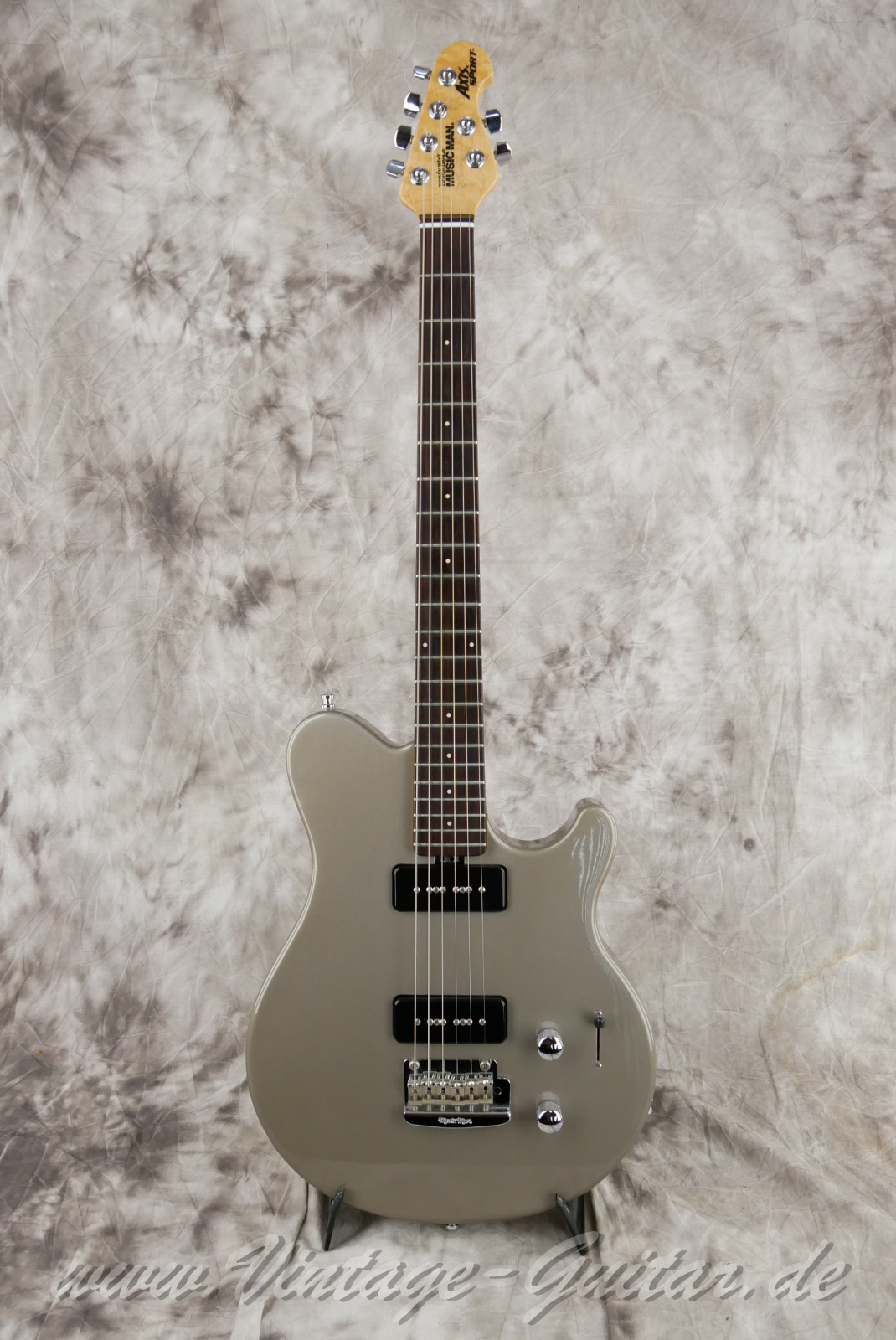 MusicMan-Axis-Sport-MM90-1998-Platinum-silver-01.jpg