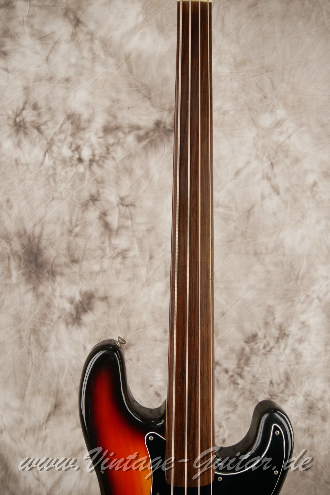 Fender_Precision_Bass_fretless_sunburst_USA_1979-005.JPG