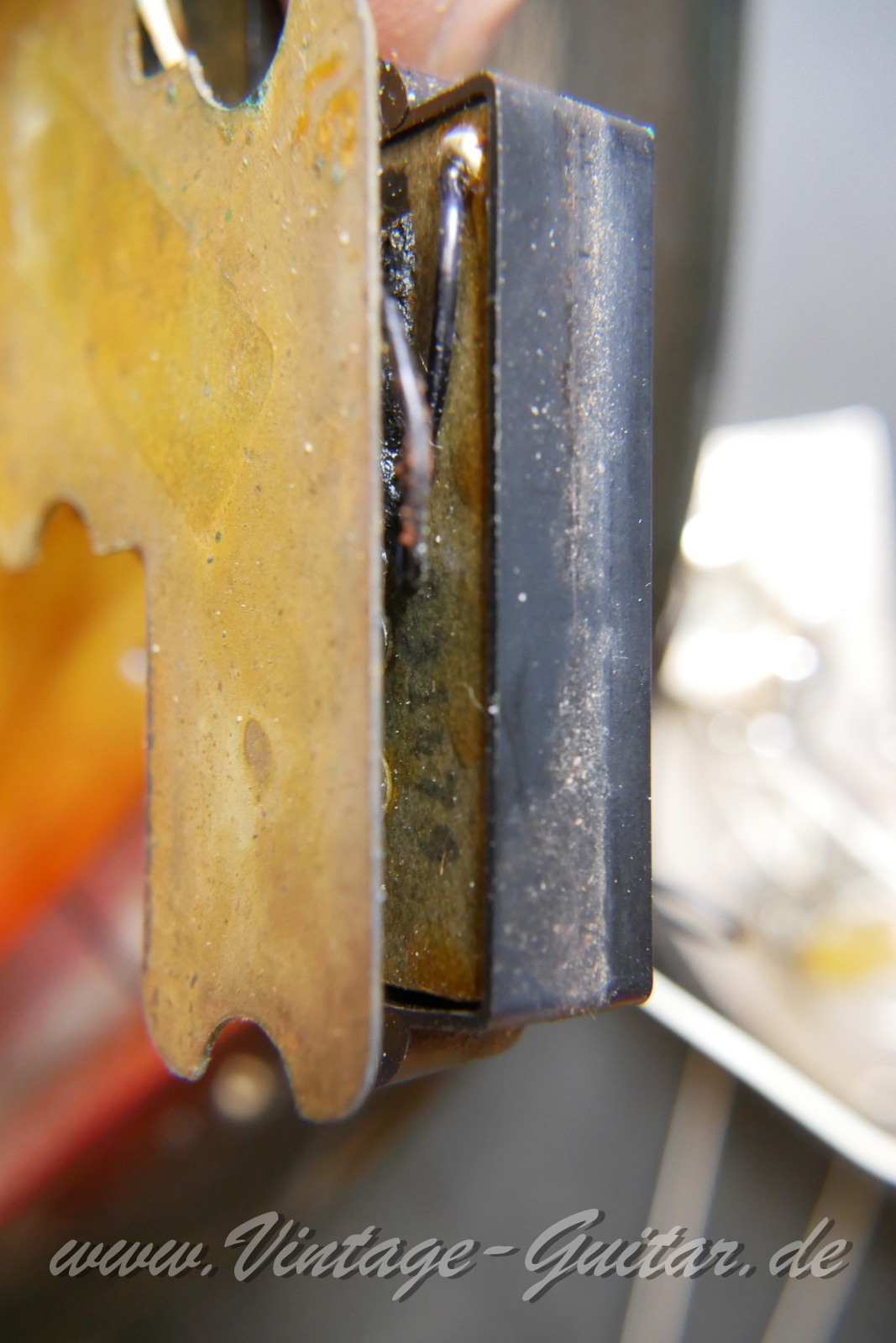 Fender_Precision_Bass_fretless_sunburst_USA_1979-016.JPG