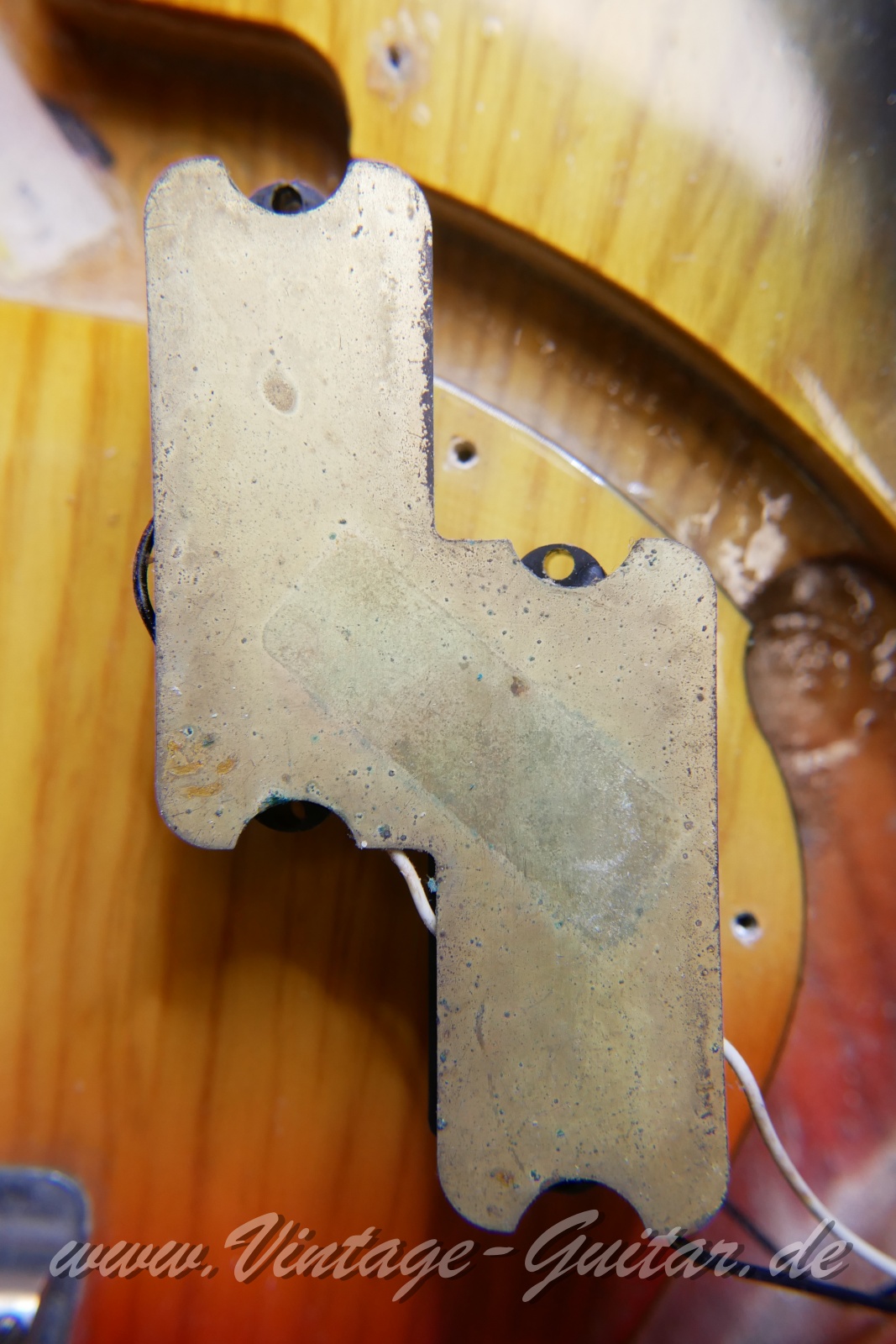 Fender_Precision_Bass_fretless_sunburst_USA_1979-017.JPG