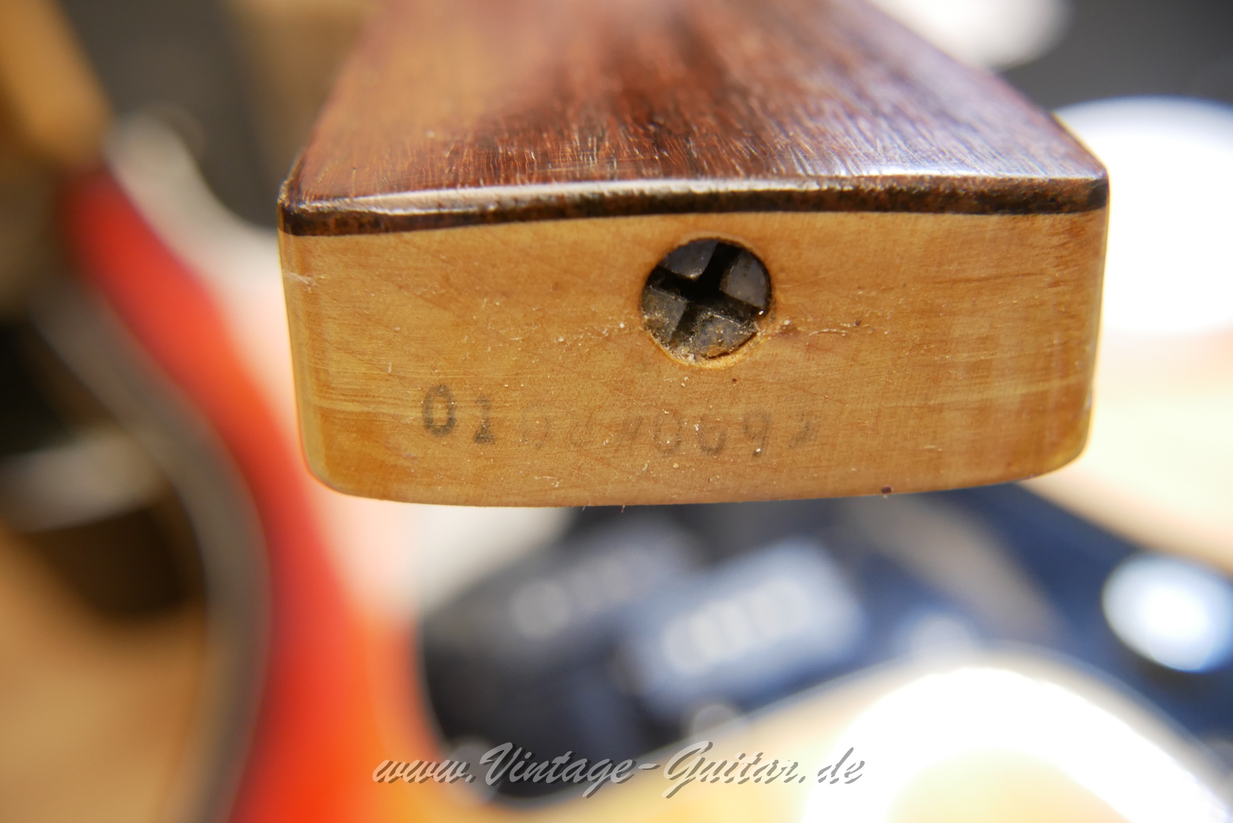 Fender_Precision_Bass_fretless_sunburst_USA_1979-022.JPG