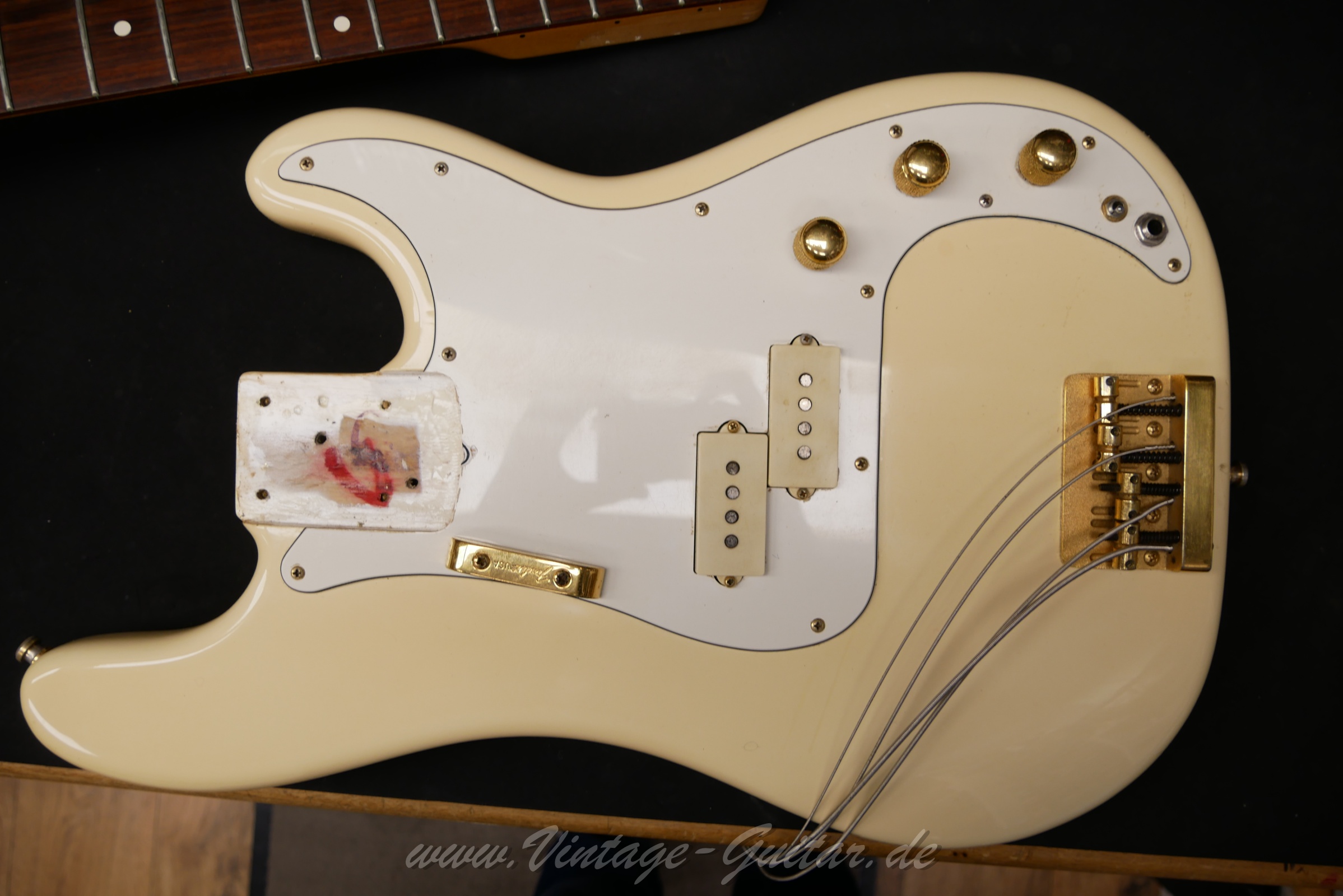 img/vintage/5800/fender_precision_bass_special_olympic_white_1982_usa-13.jpg