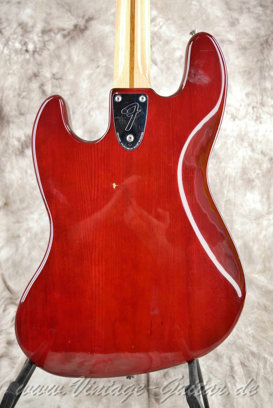 fender_jazzbass_burgundy_transparent_1978_usa-08.jpg