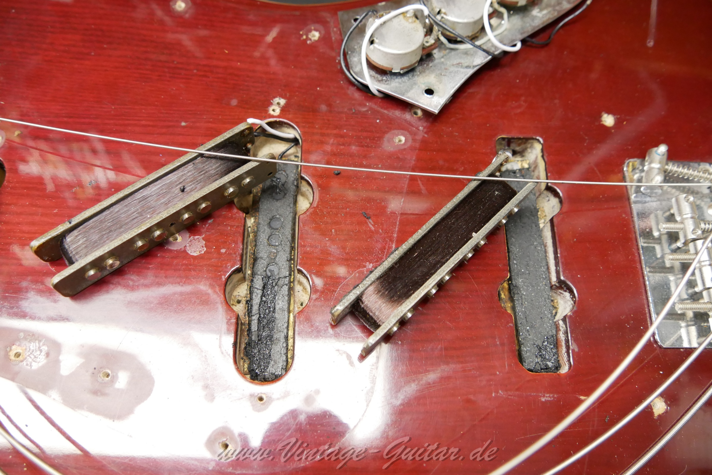 fender_jazzbass_burgundy_transparent_1978_usa-14.jpg