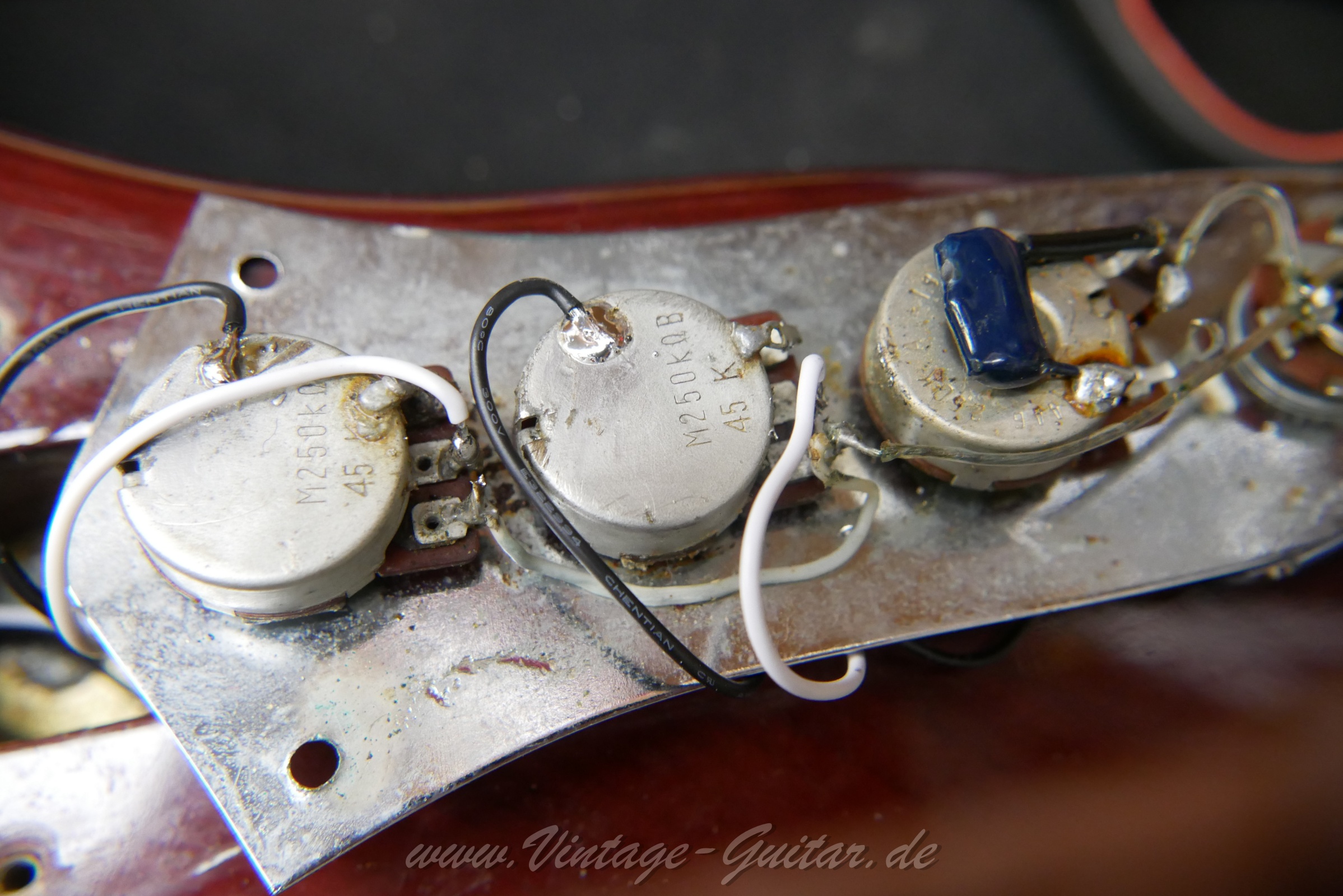 fender_jazzbass_burgundy_transparent_1978_usa-16.jpg
