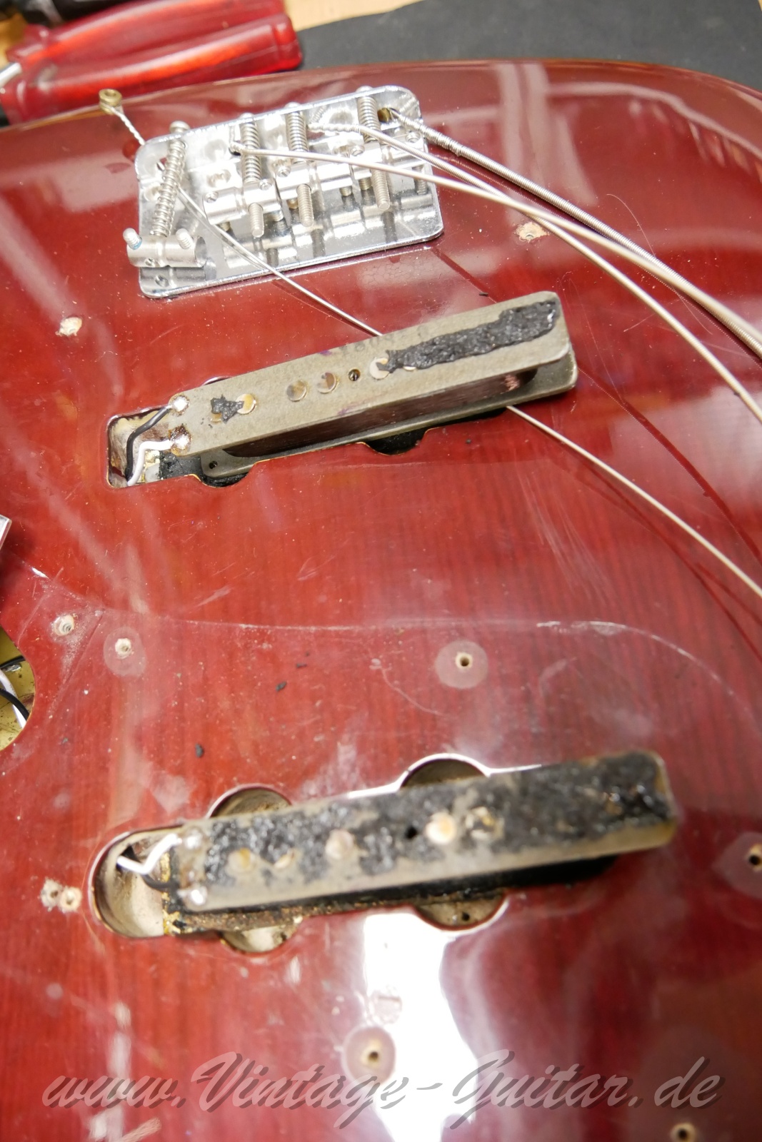 fender_jazzbass_burgundy_transparent_1978_usa-18.jpg