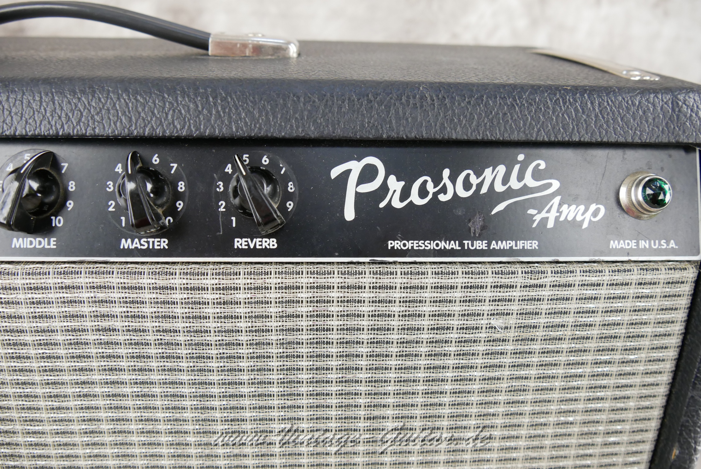 img/vintage/5805/Fender_Prosonic_2x10_black_USA_1999-006.JPG
