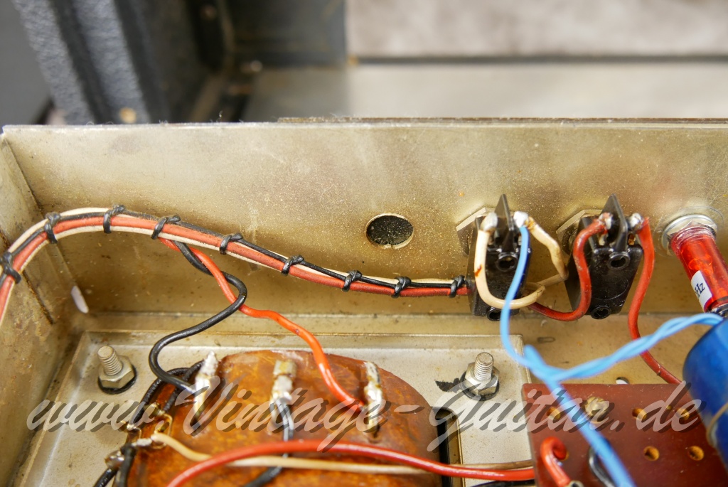 img/vintage/5808/Marshall_Super_Tremolo_100_Plexi_black_Great_Britain_1967-019.JPG