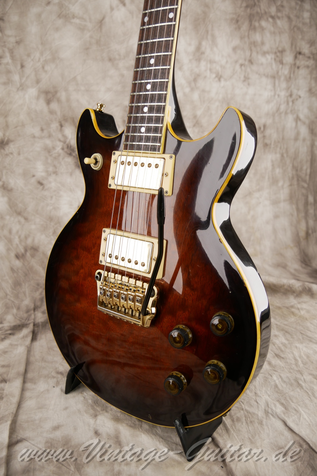 img/vintage/5812/Ibanez_Artist_AR155_antique_violin_japan_1983-09.jpg