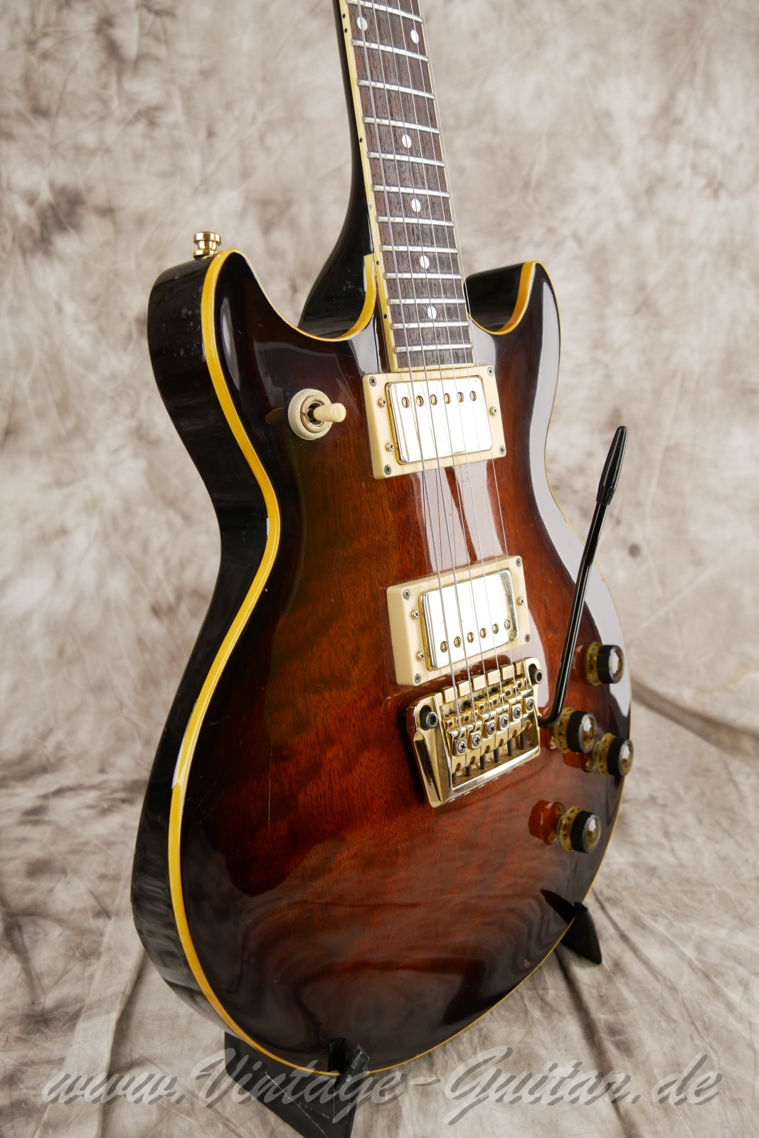 img/vintage/5812/Ibanez_Artist_AR155_antique_violin_japan_1983-10.jpg