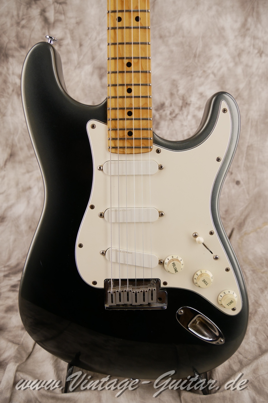 img/vintage/5824/Fender_stratocaster_plus_blackpearlburst_USA_1991007.JPG