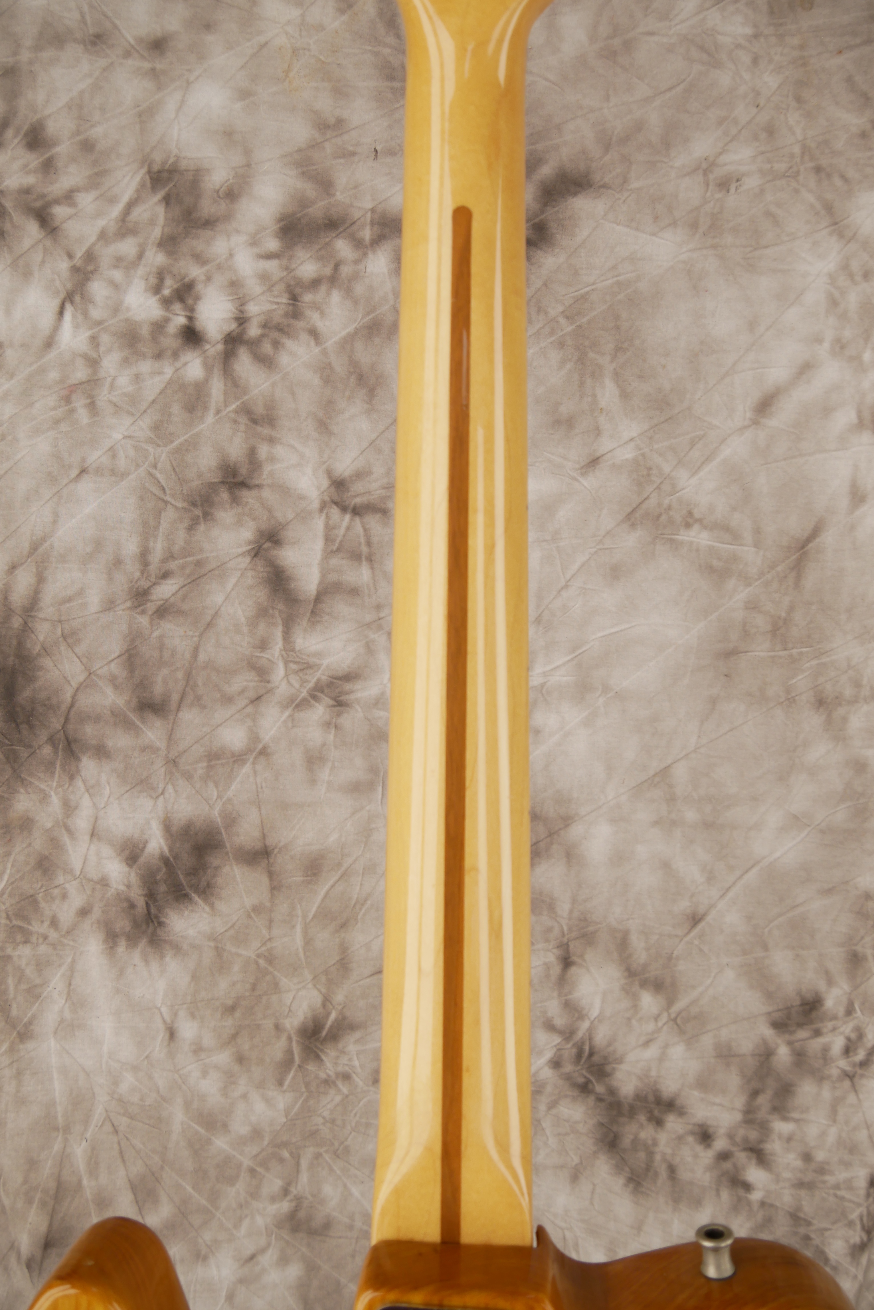 img/vintage/5834/Fender_Telecaster_Deluxe_natural_USA_1981-006.JPG