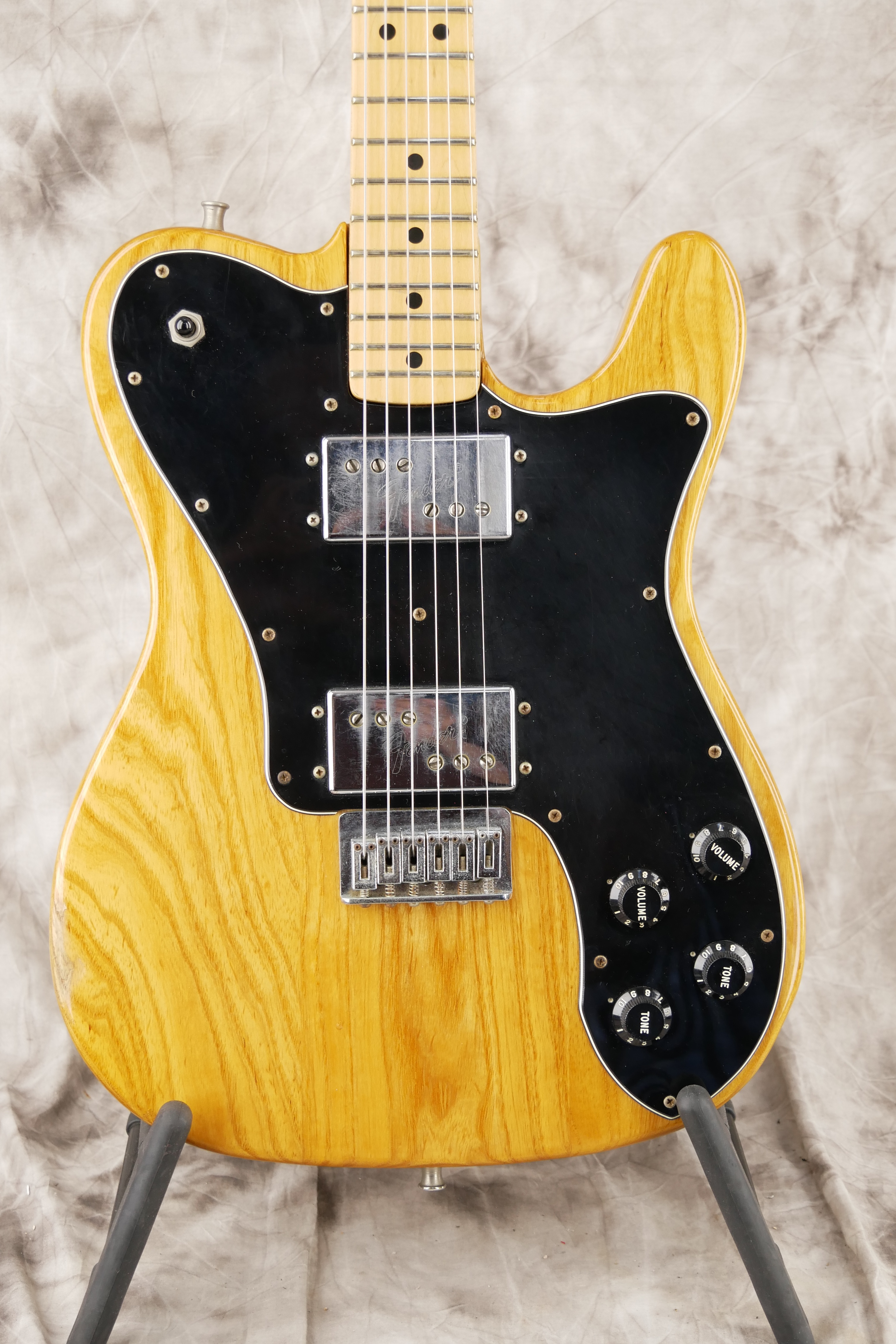 img/vintage/5834/Fender_Telecaster_Deluxe_natural_USA_1981-007.JPG