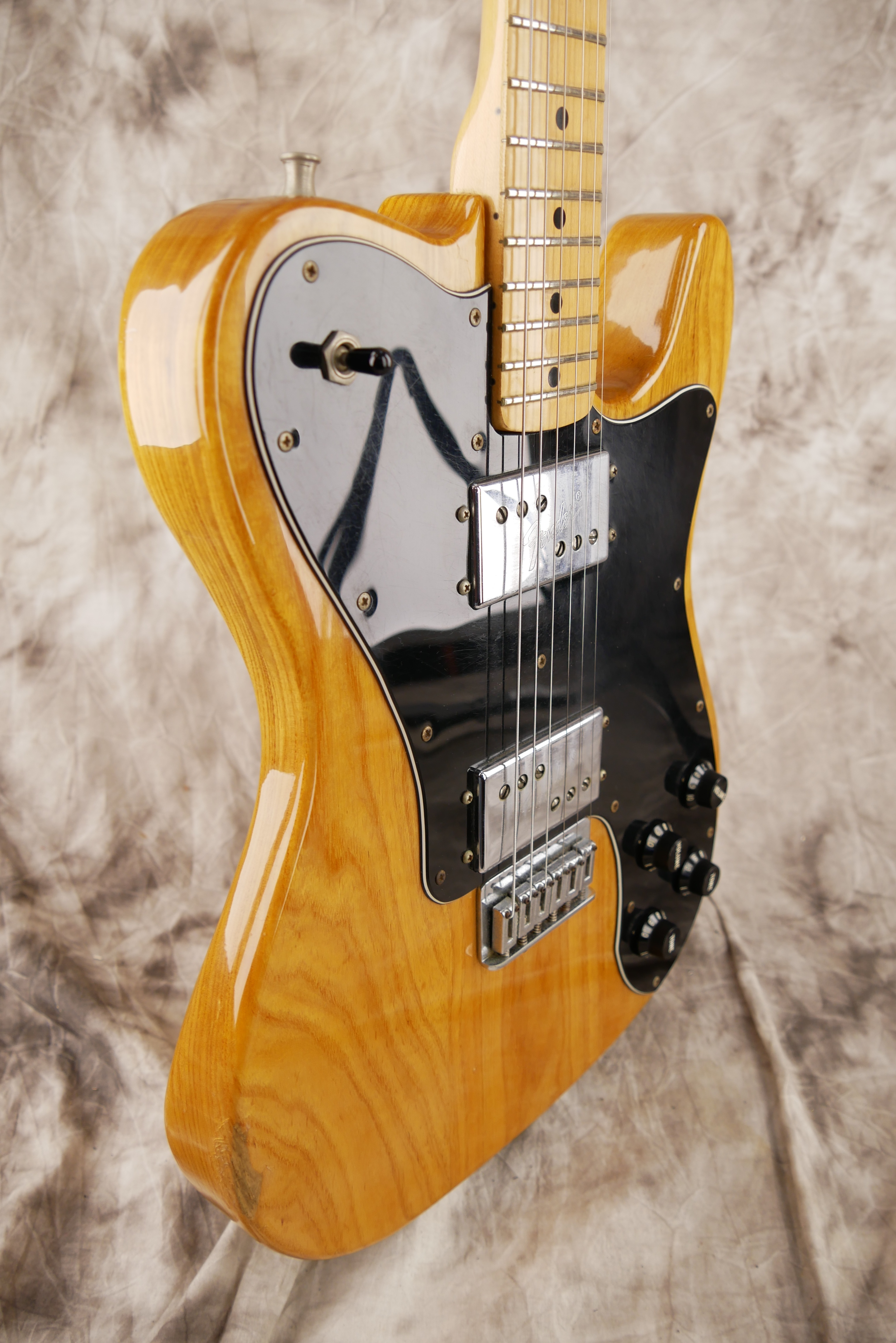 img/vintage/5834/Fender_Telecaster_Deluxe_natural_USA_1981-009.JPG