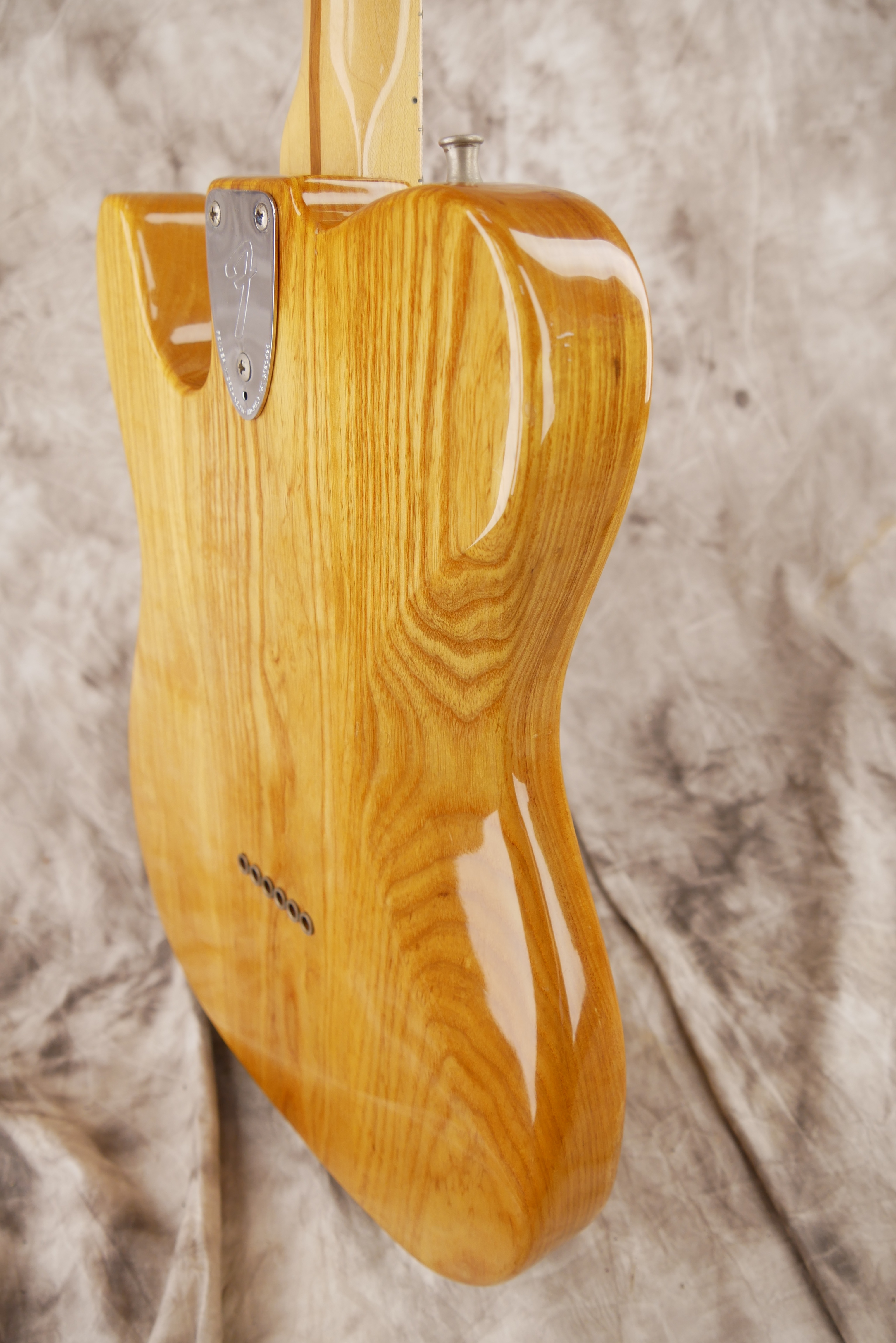 img/vintage/5834/Fender_Telecaster_Deluxe_natural_USA_1981-012.JPG