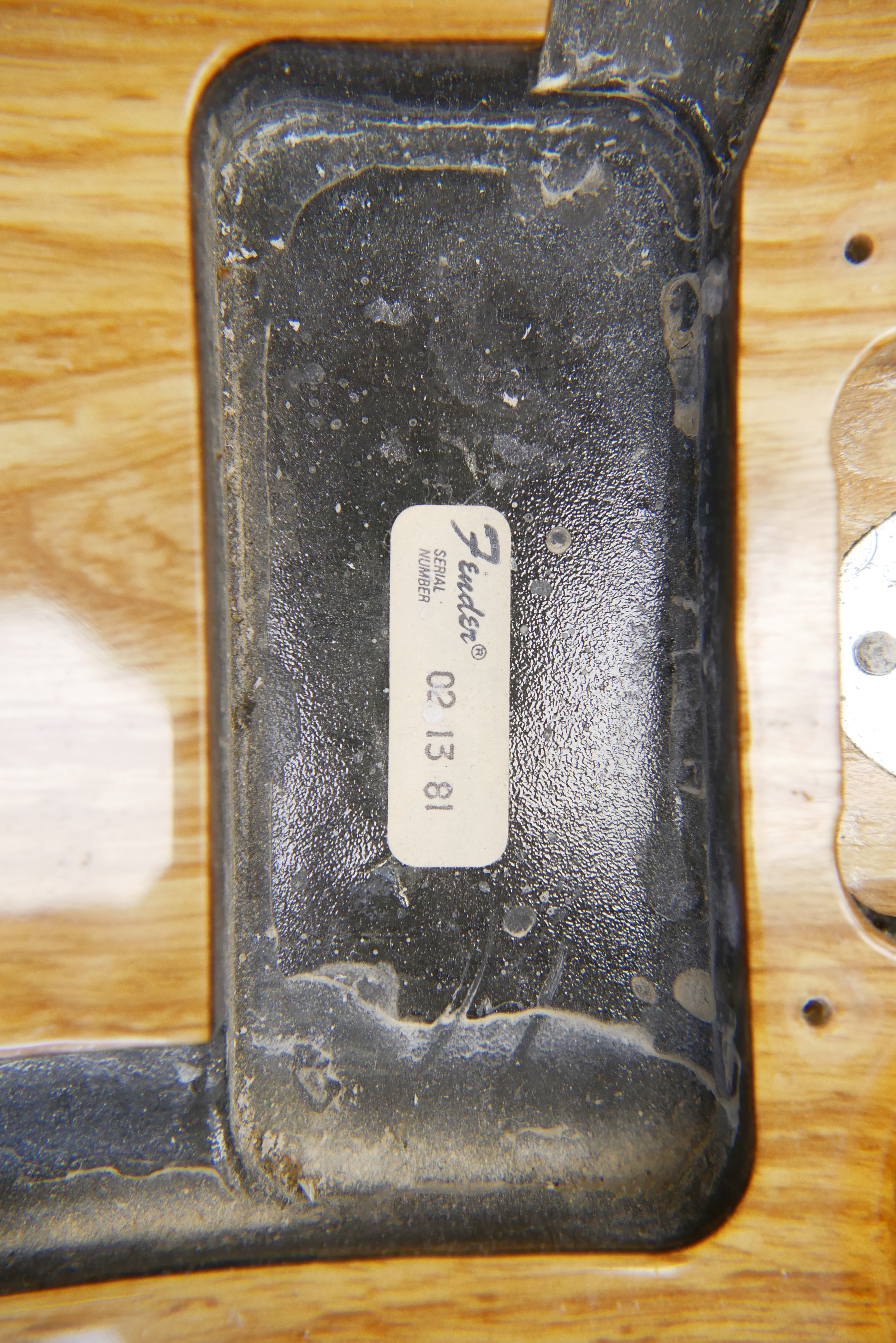 img/vintage/5834/Fender_Telecaster_Deluxe_natural_USA_1981-018.JPG