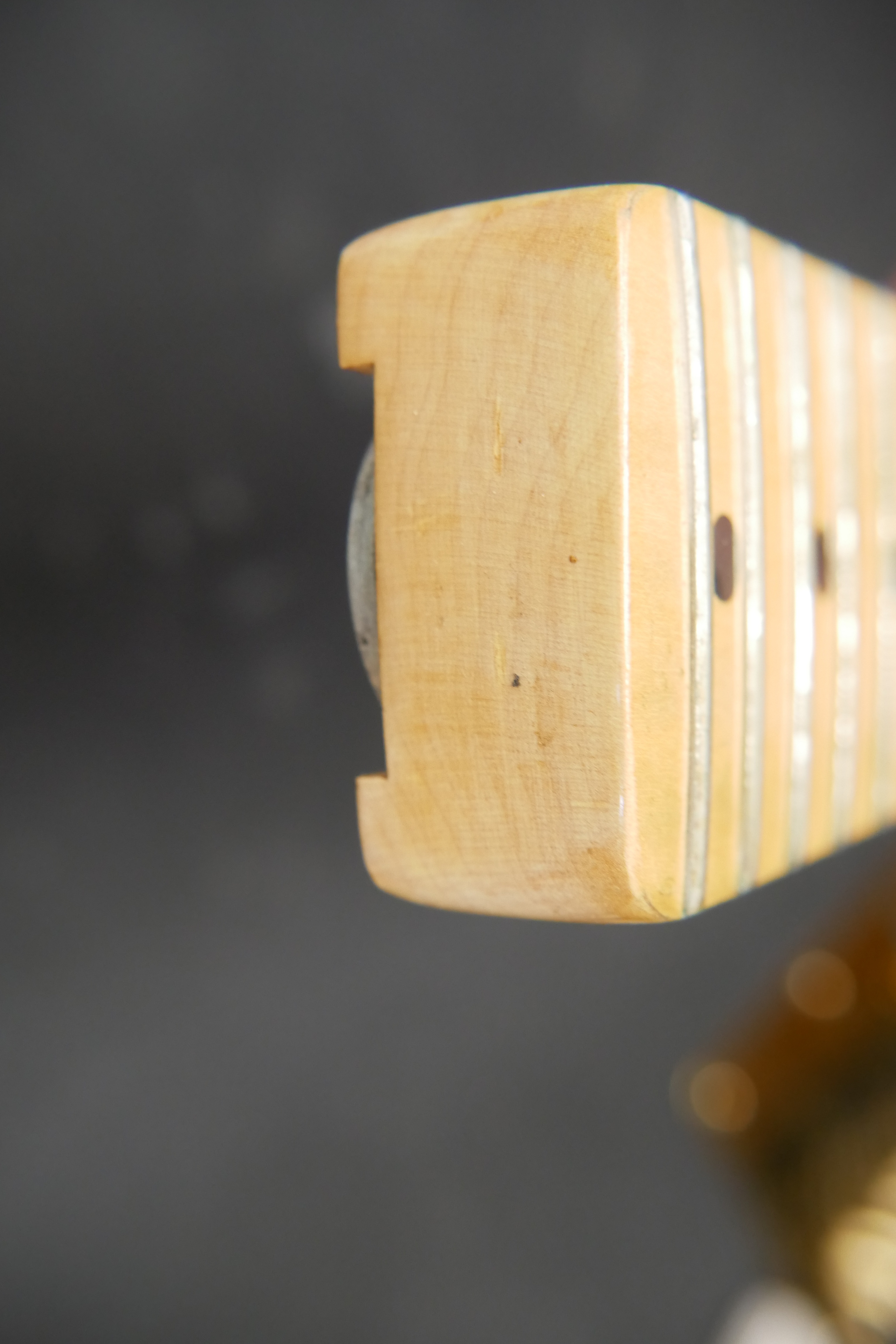 img/vintage/5834/Fender_Telecaster_Deluxe_natural_USA_1981-021.JPG