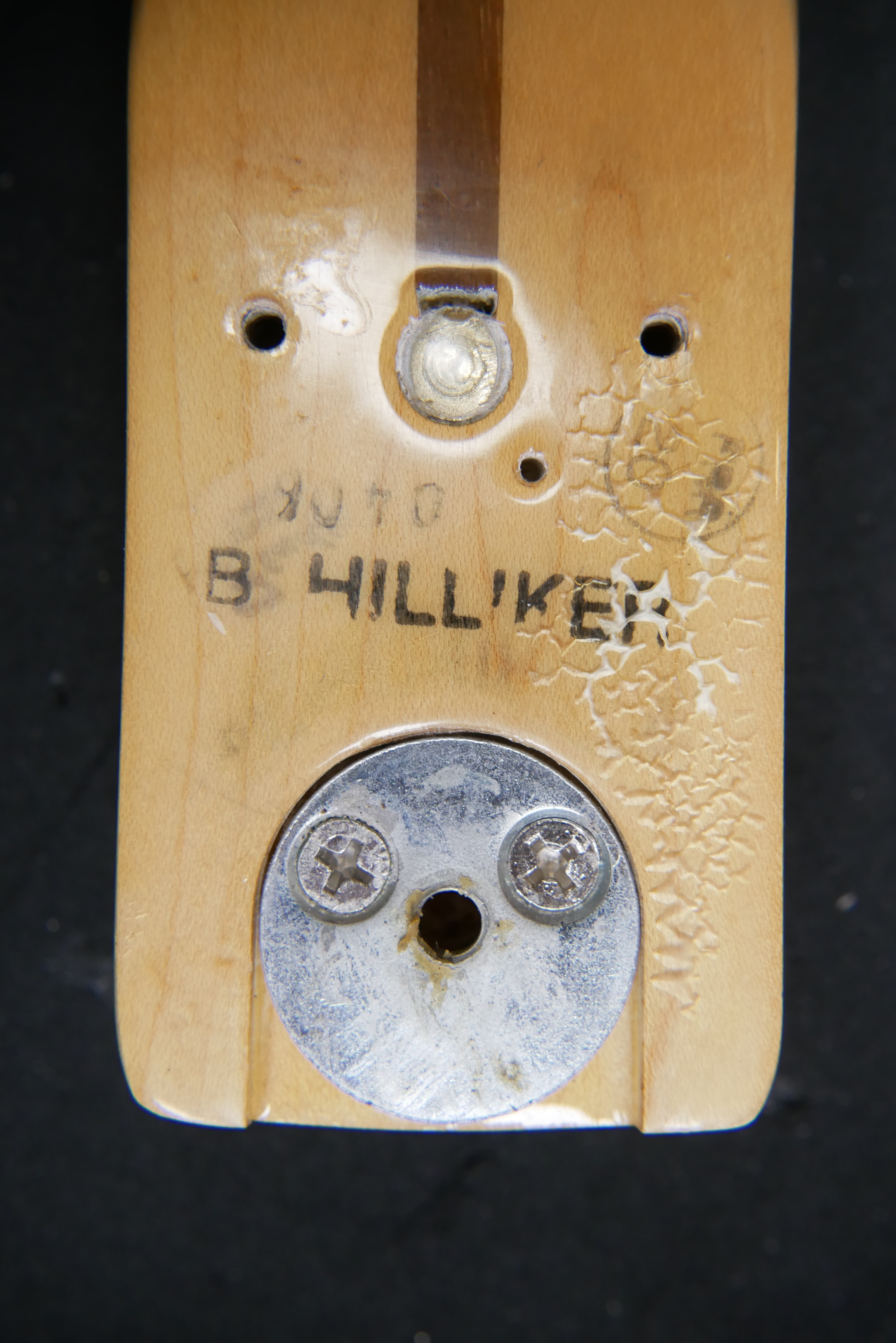 img/vintage/5834/Fender_Telecaster_Deluxe_natural_USA_1981-022.JPG