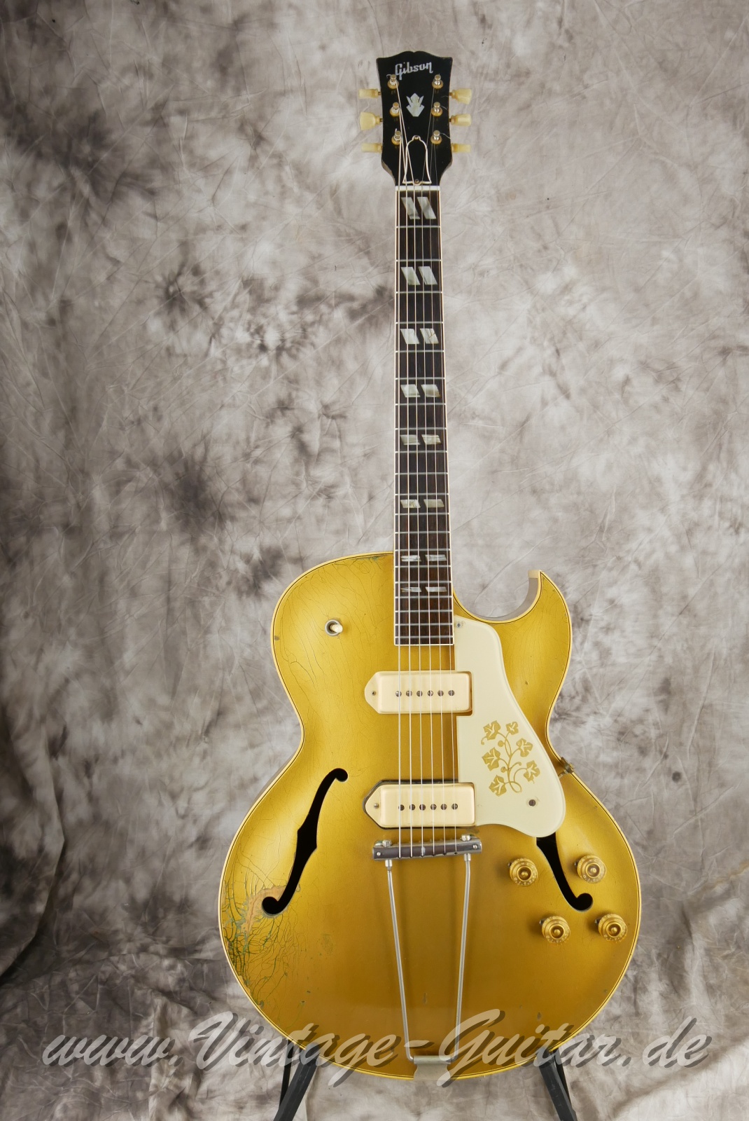 Gibso_ES_295_Goldtop_all_gold_1956001.JPG