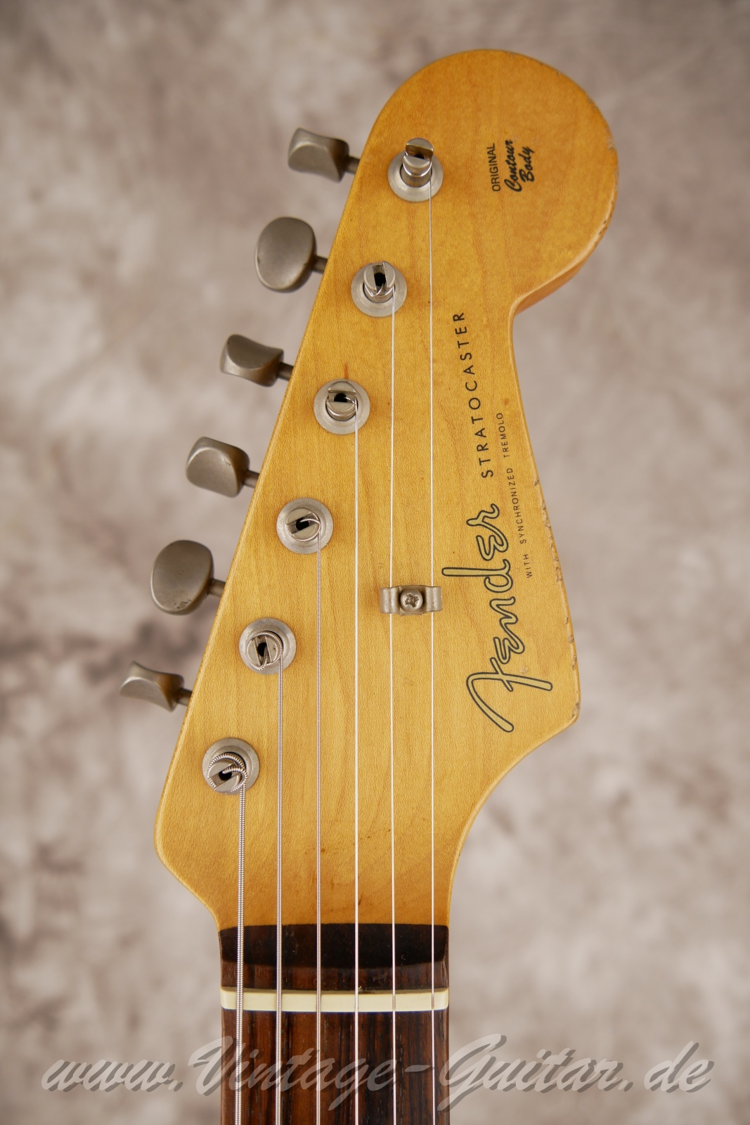 Fender_stratocaster_roadworn_rorygallagher_sunburst_mexico-03.jpg