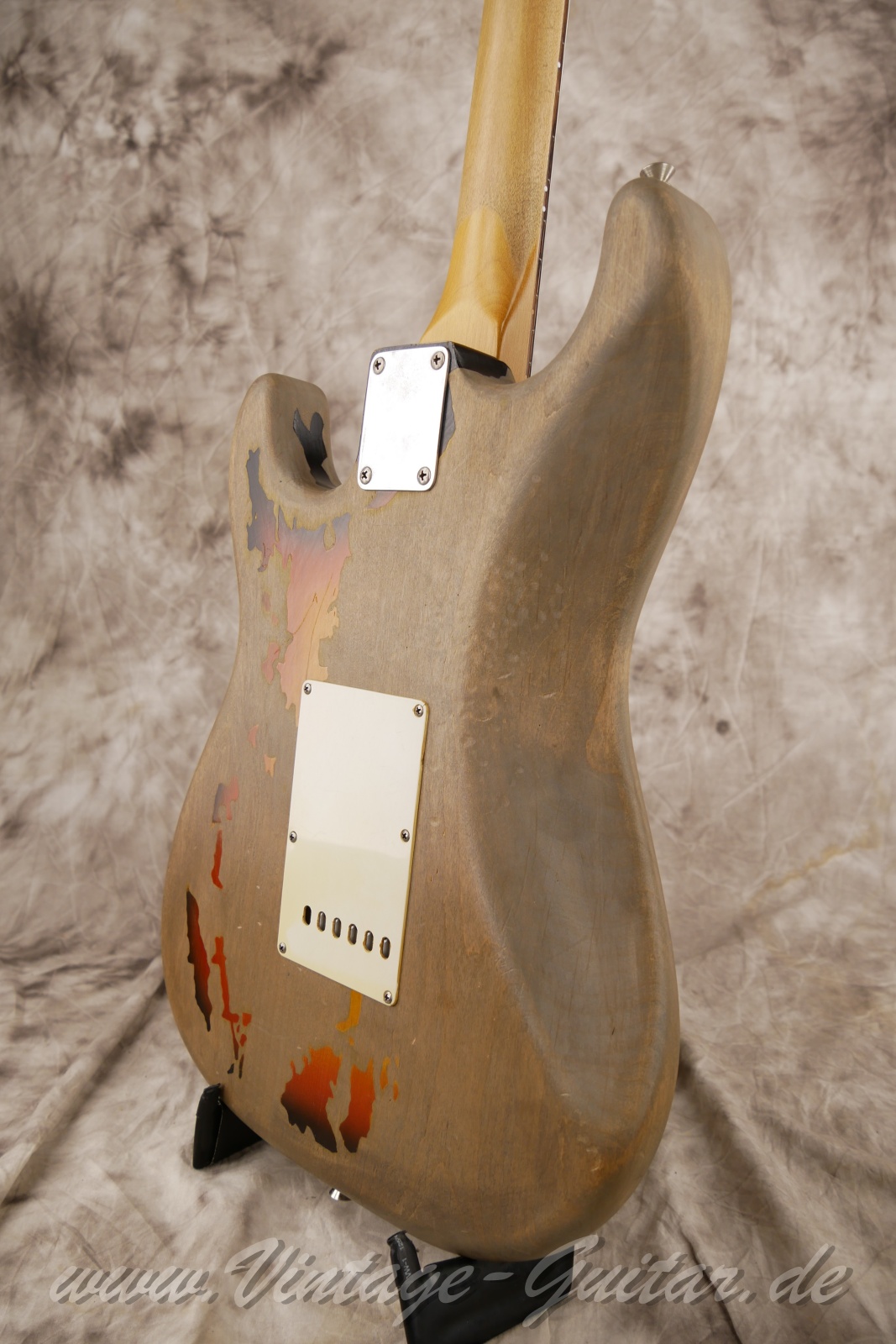 Fender_stratocaster_roadworn_rorygallagher_sunburst_mexico-12.jpg