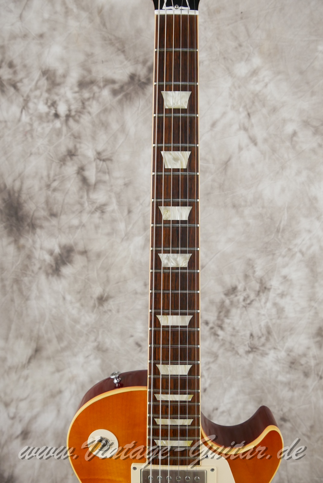 img/vintage/5865/Gibson_Les_Paul_Standard_Custom_shop_Historic_collection-faded_cherry_sunburst_USA_2006-005.JPG