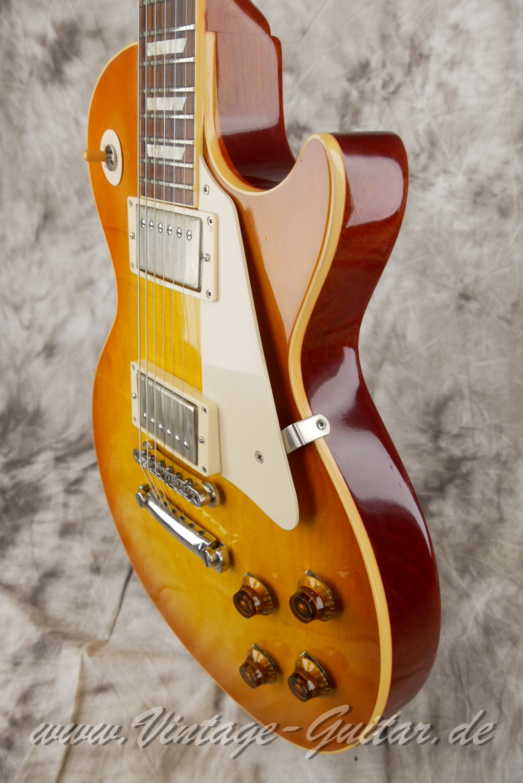 img/vintage/5865/Gibson_Les_Paul_Standard_Custom_shop_Historic_collection-faded_cherry_sunburst_USA_2006-010.JPG