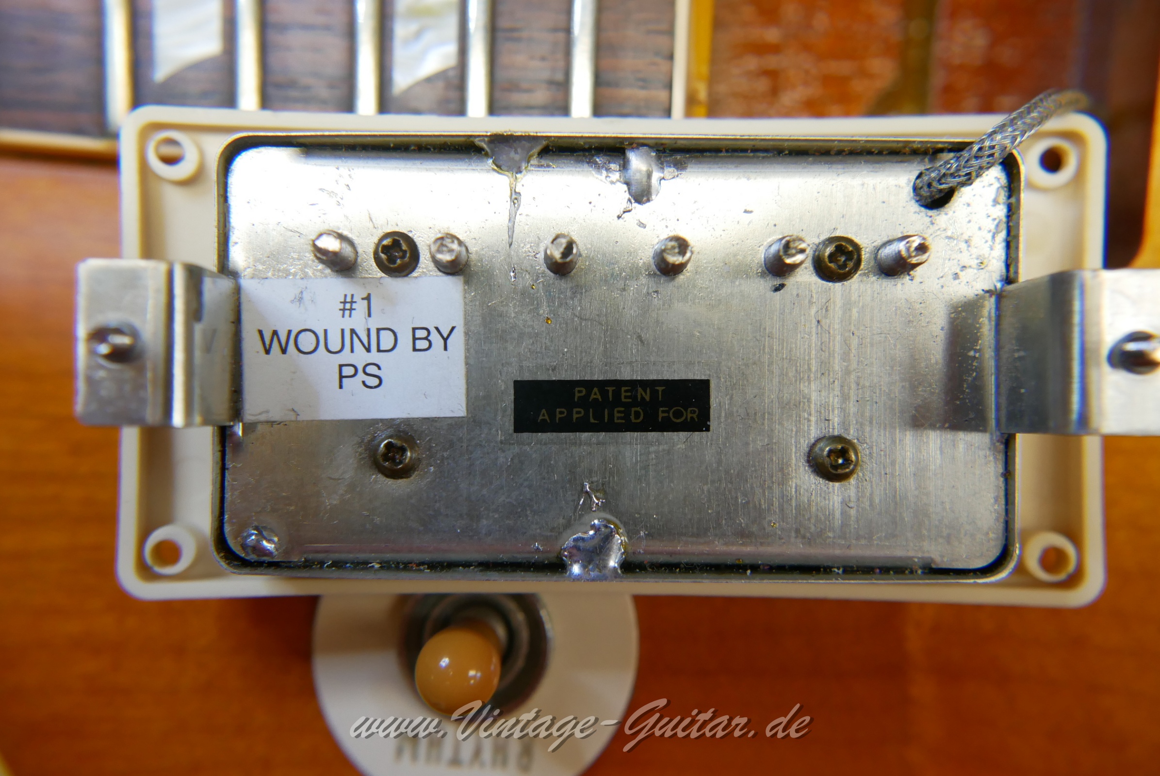 img/vintage/5865/Gibson_Les_Paul_Standard_Custom_shop_Historic_collection-faded_cherry_sunburst_USA_2006-014.JPG